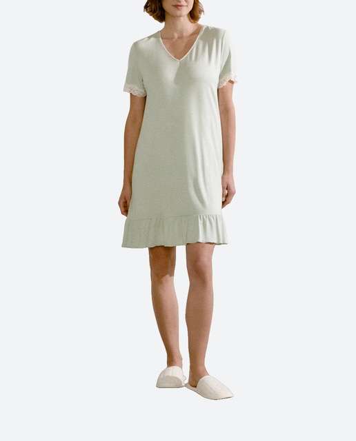 Imagen 0 de Camisón cuello pico volante bajo