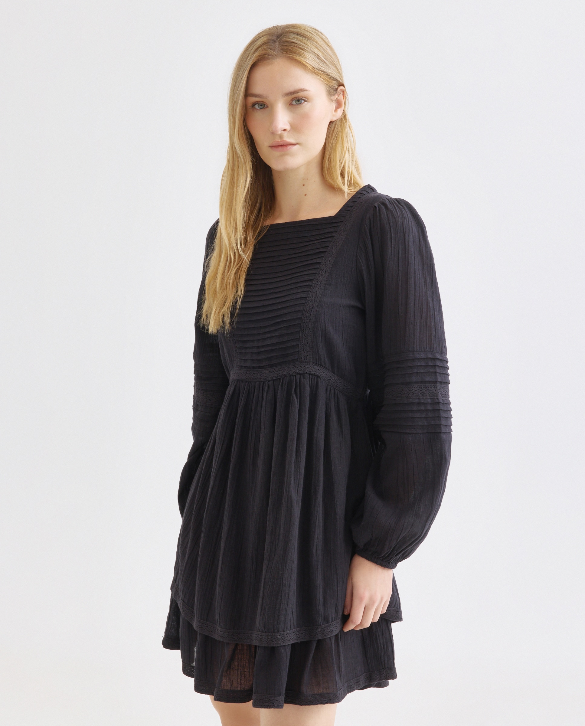 Imagen 0 de Vestido romántico de mujer corto