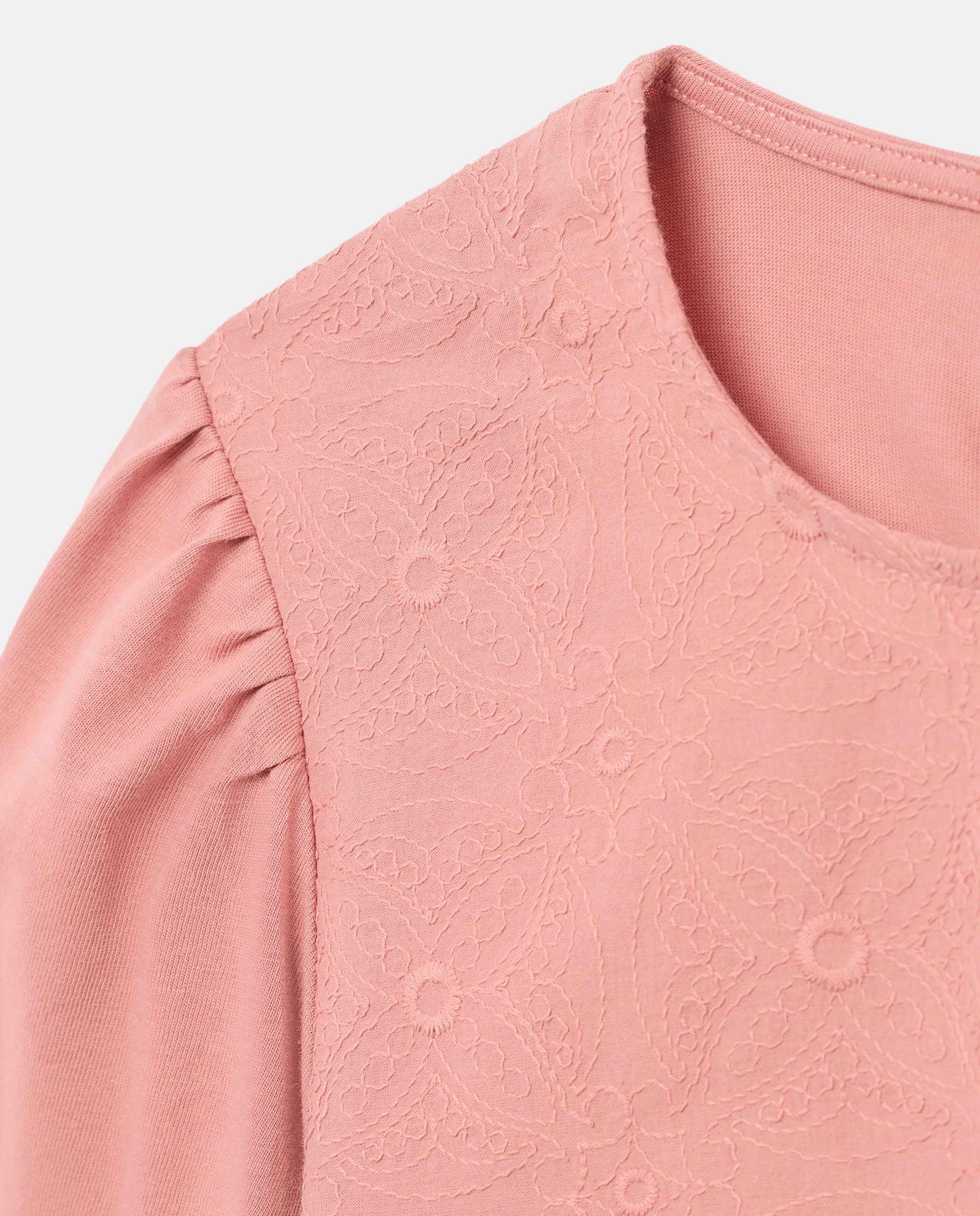 Camiseta de mujer cuello caja frontal calado Rosa oscuro-5