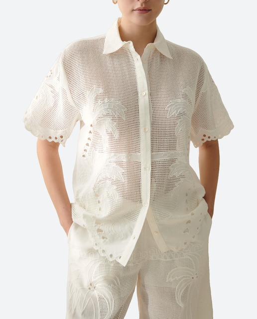 Imagen 0 de Camisa de mujer con detalles bordados