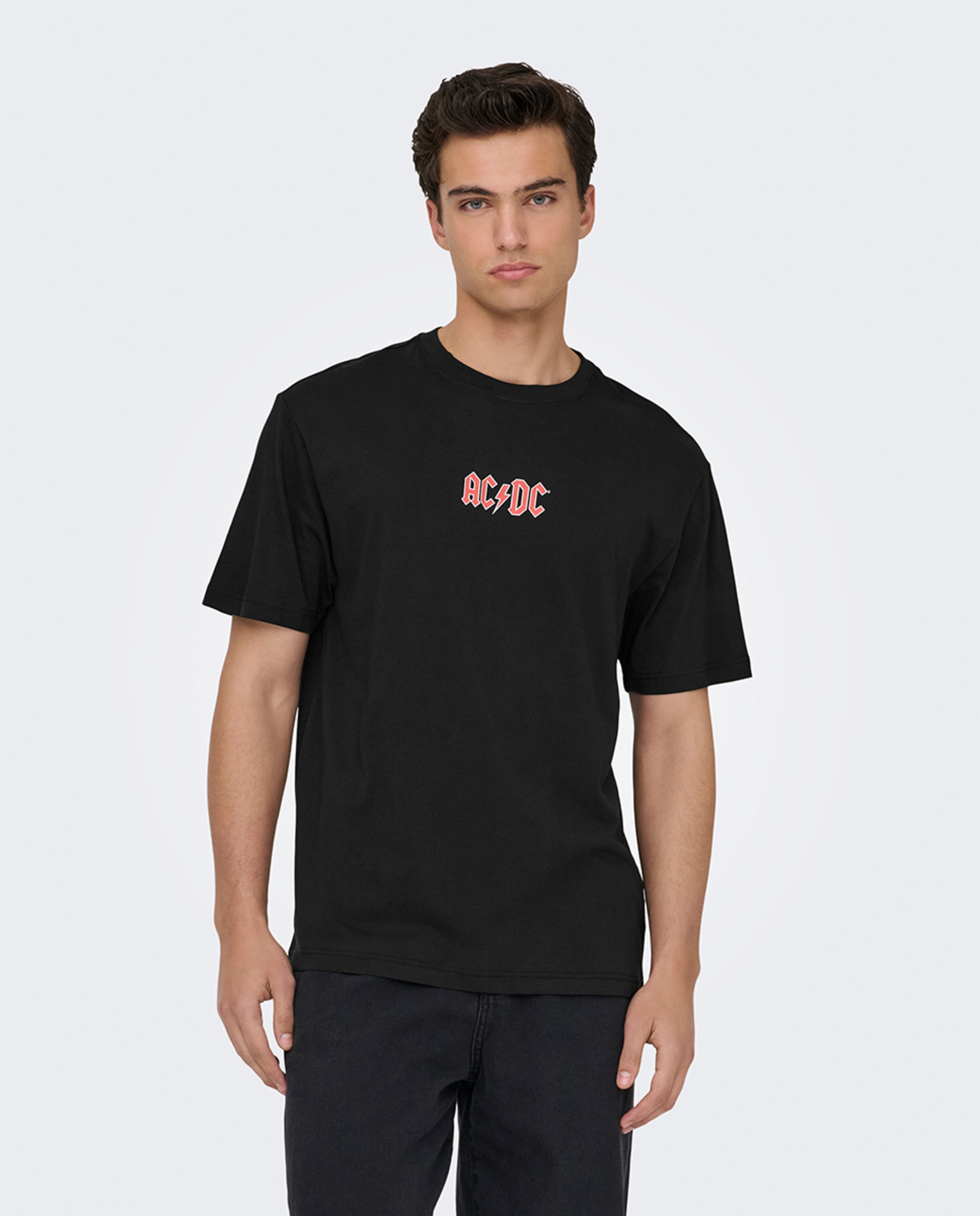 T-shirt Relaxed Fit com Manga Curta Preto-1