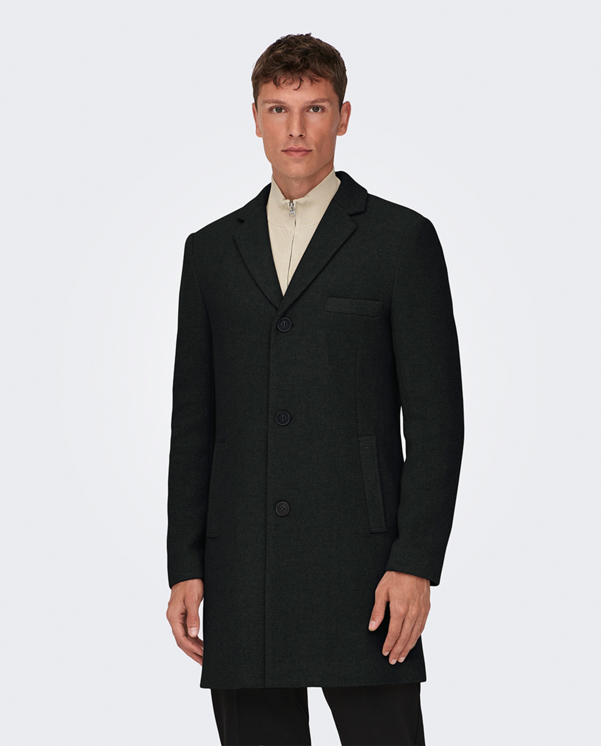 Sobretudo de Pano Regular Fit com Corte Clássico Preto-1
