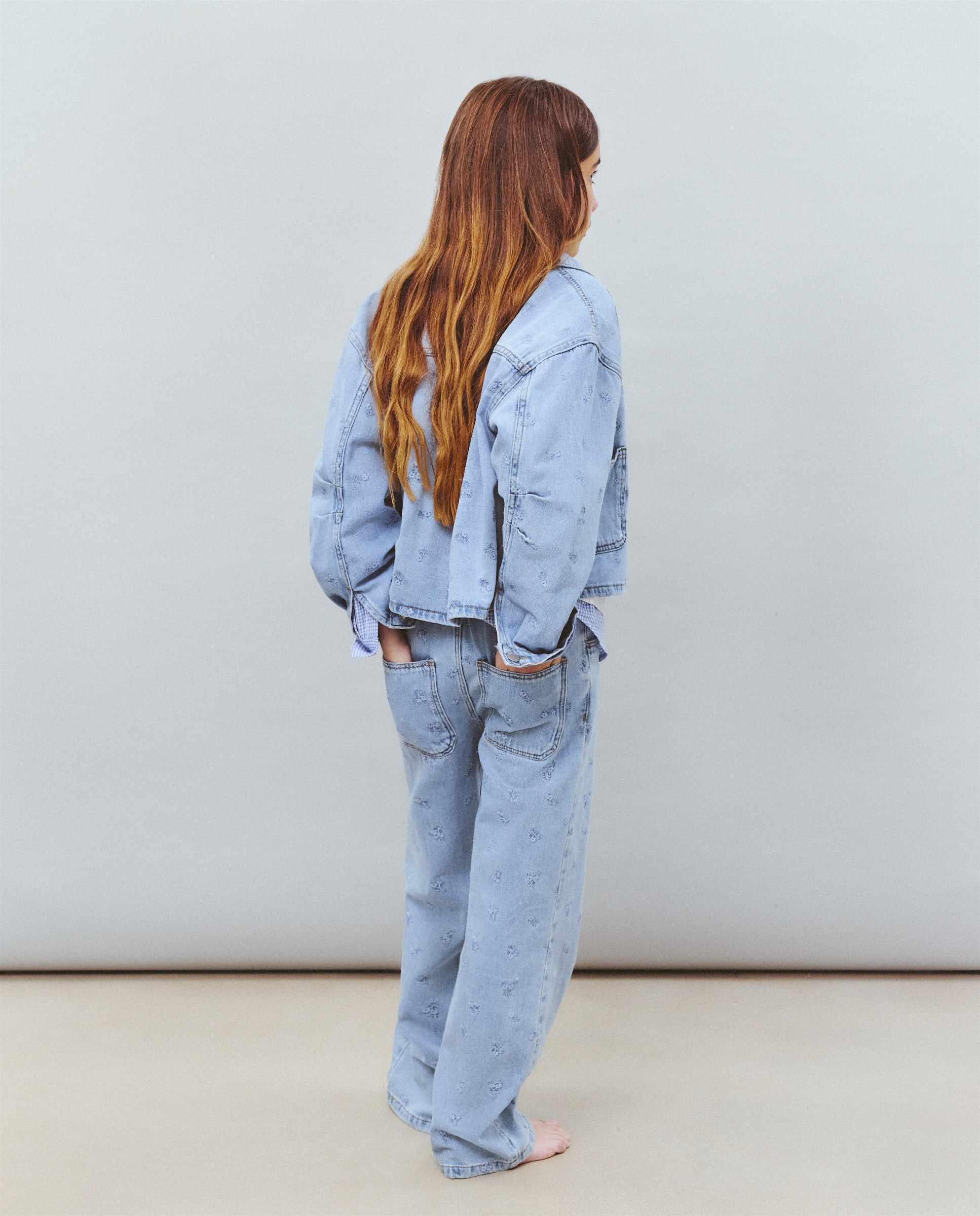 Jeans Wide Leg com Fantasia e Bordado Tone to Tone Cinzento-3