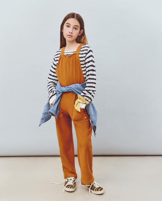 Imagem 0 de Jardineiras de Felpa com Textura de Sarja e Bolsos de Plastrão