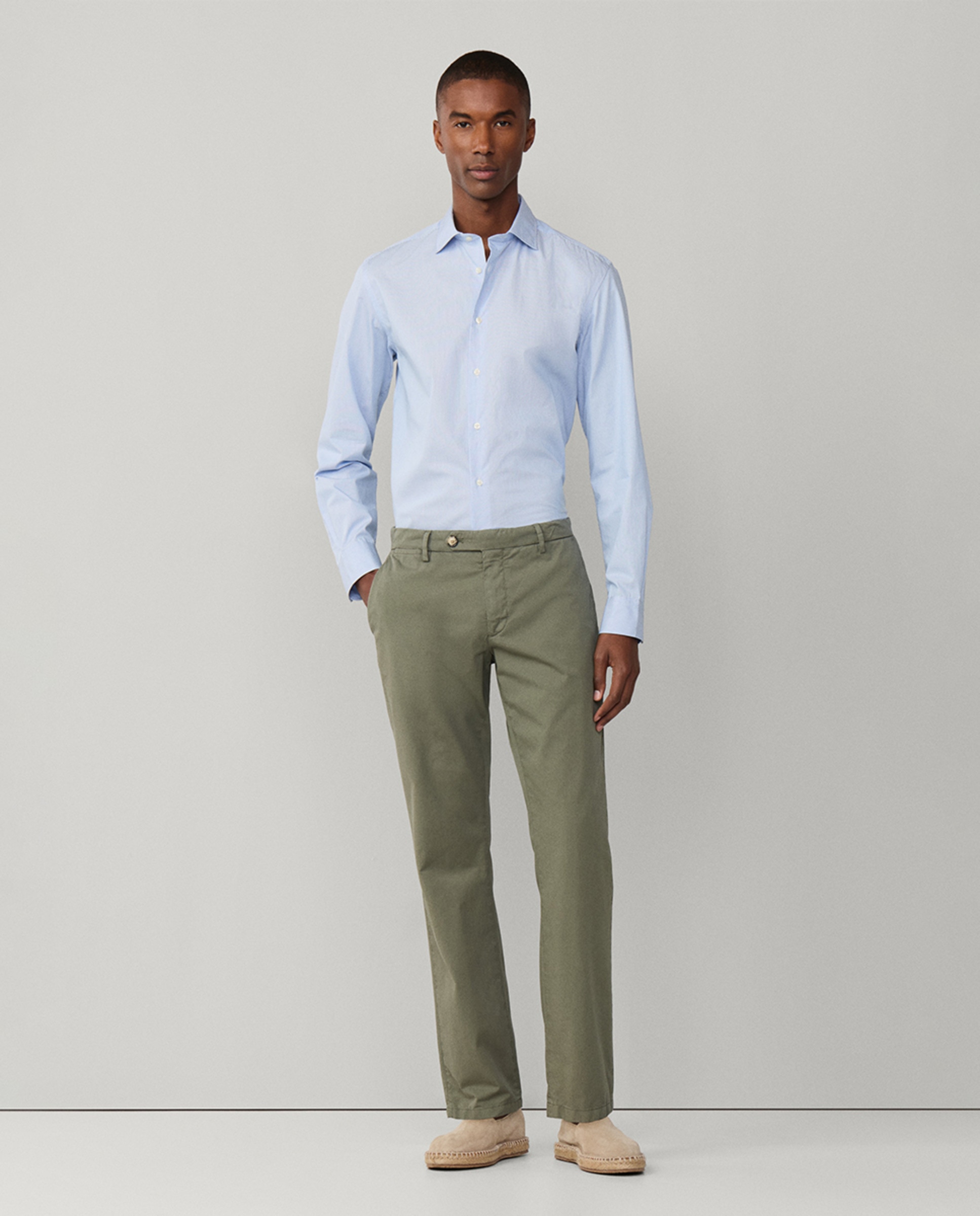 Imagem 0 de Calças Chino Classic Fit com Algodão Elástico