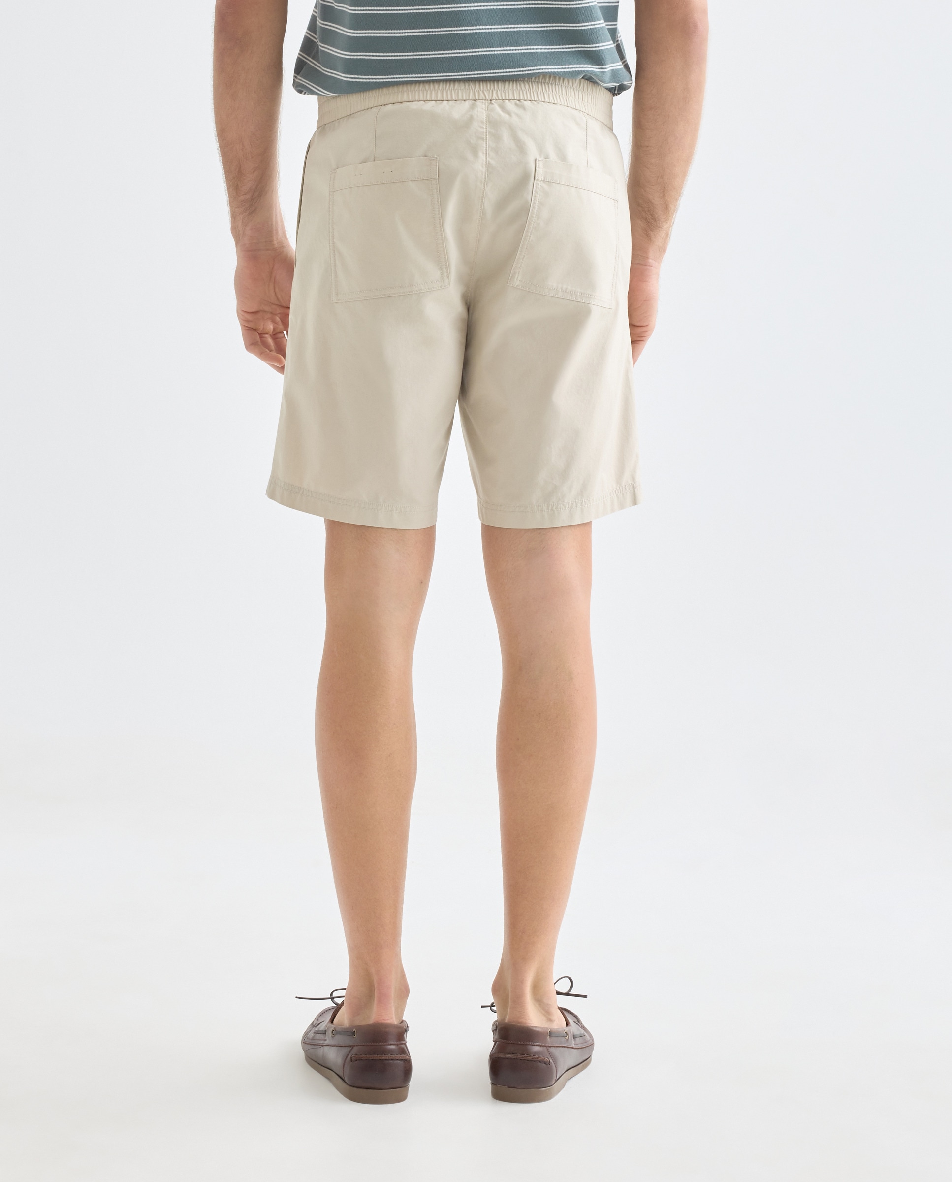 Bermuda hombre chino con goma popelin Visón claro-3