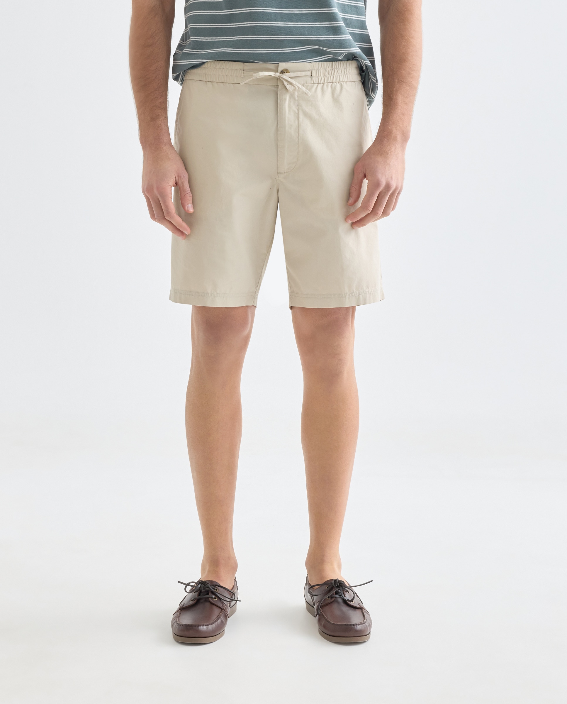 Bermuda hombre chino con goma popelin Visón claro-2