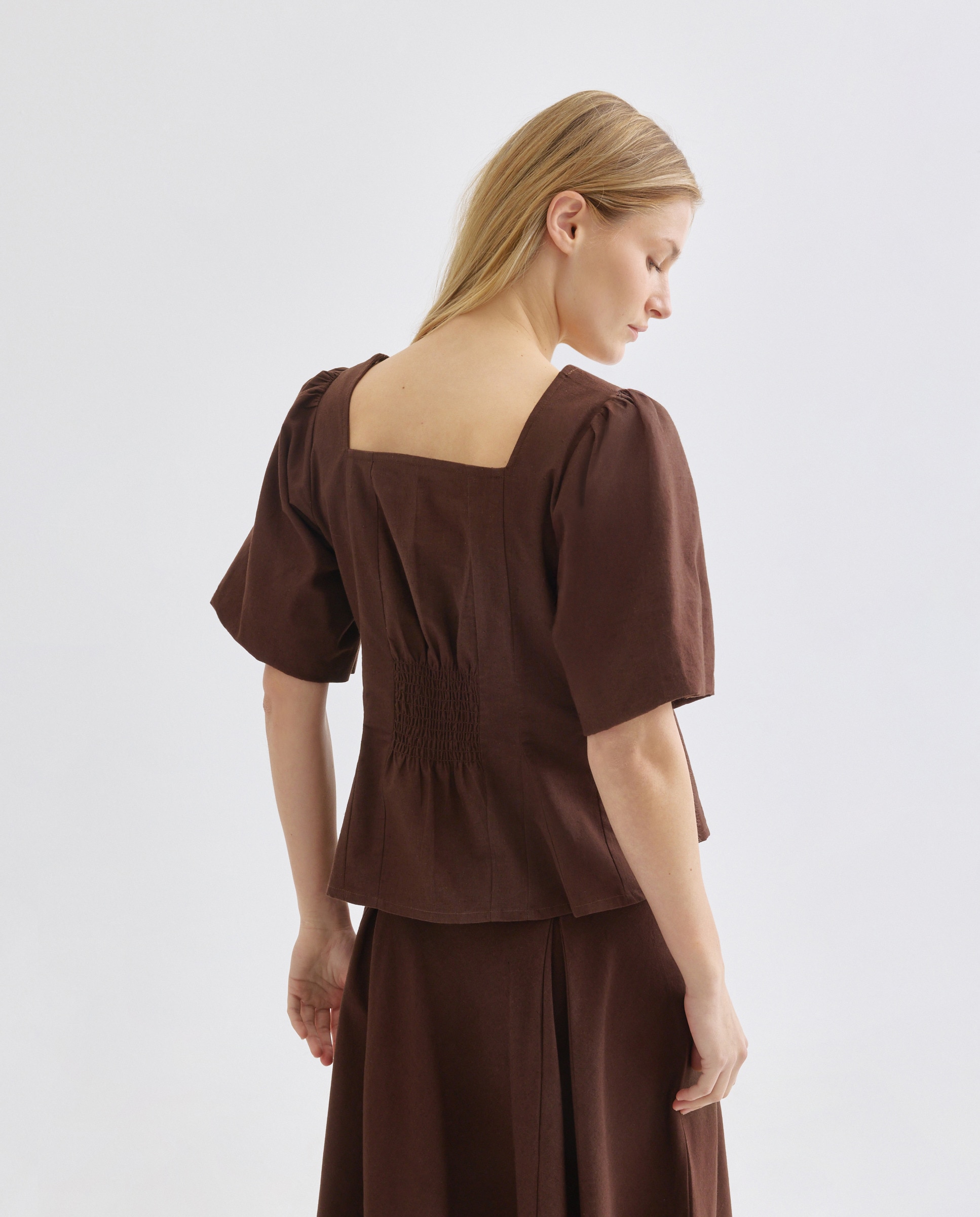 Blusa de mujer con escote cuadrado Beige-3