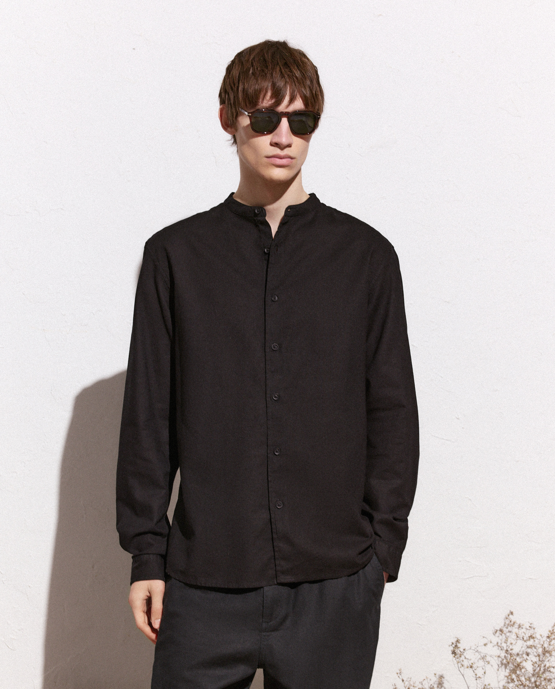 Camisa Lisa de Linho Preto-1