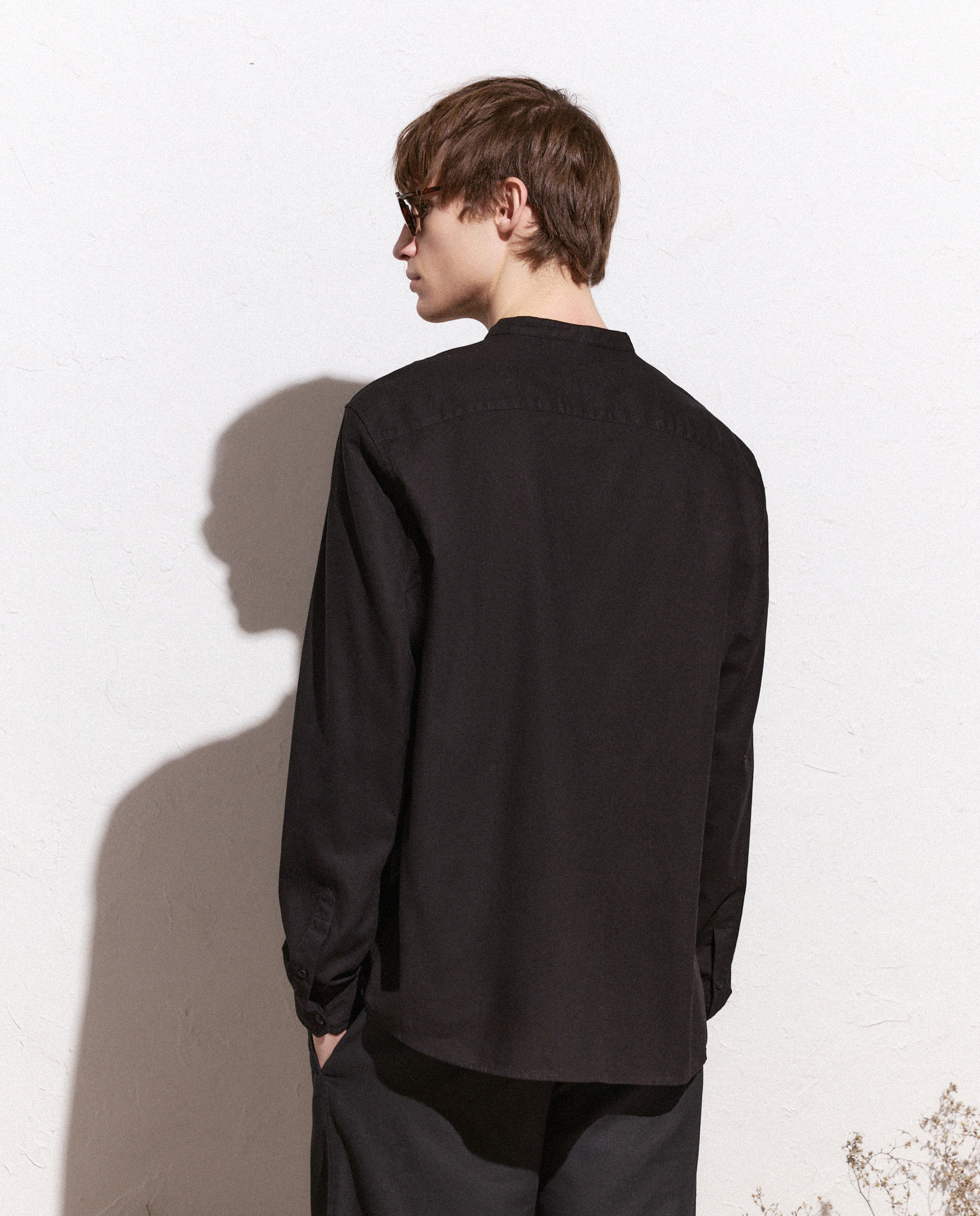 Camisa Lisa de Linho Preto-3