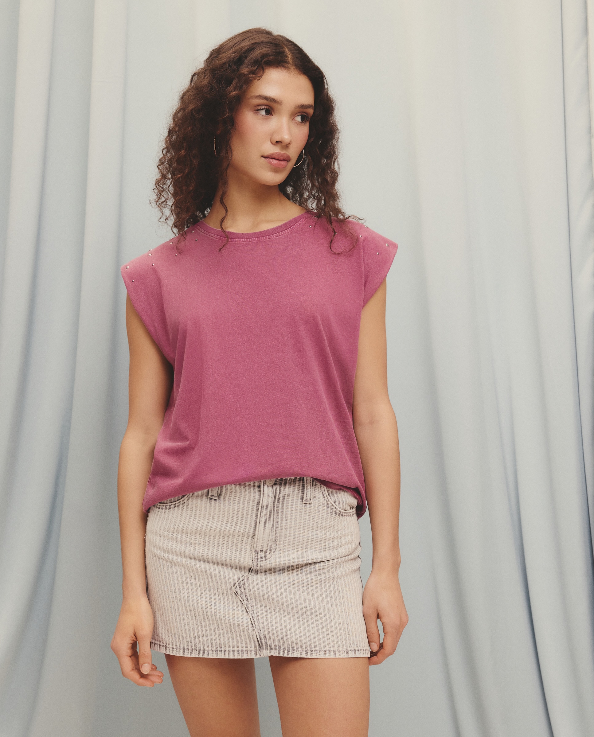 T-shirt sem Mangas e com Tachas Buganvília-1