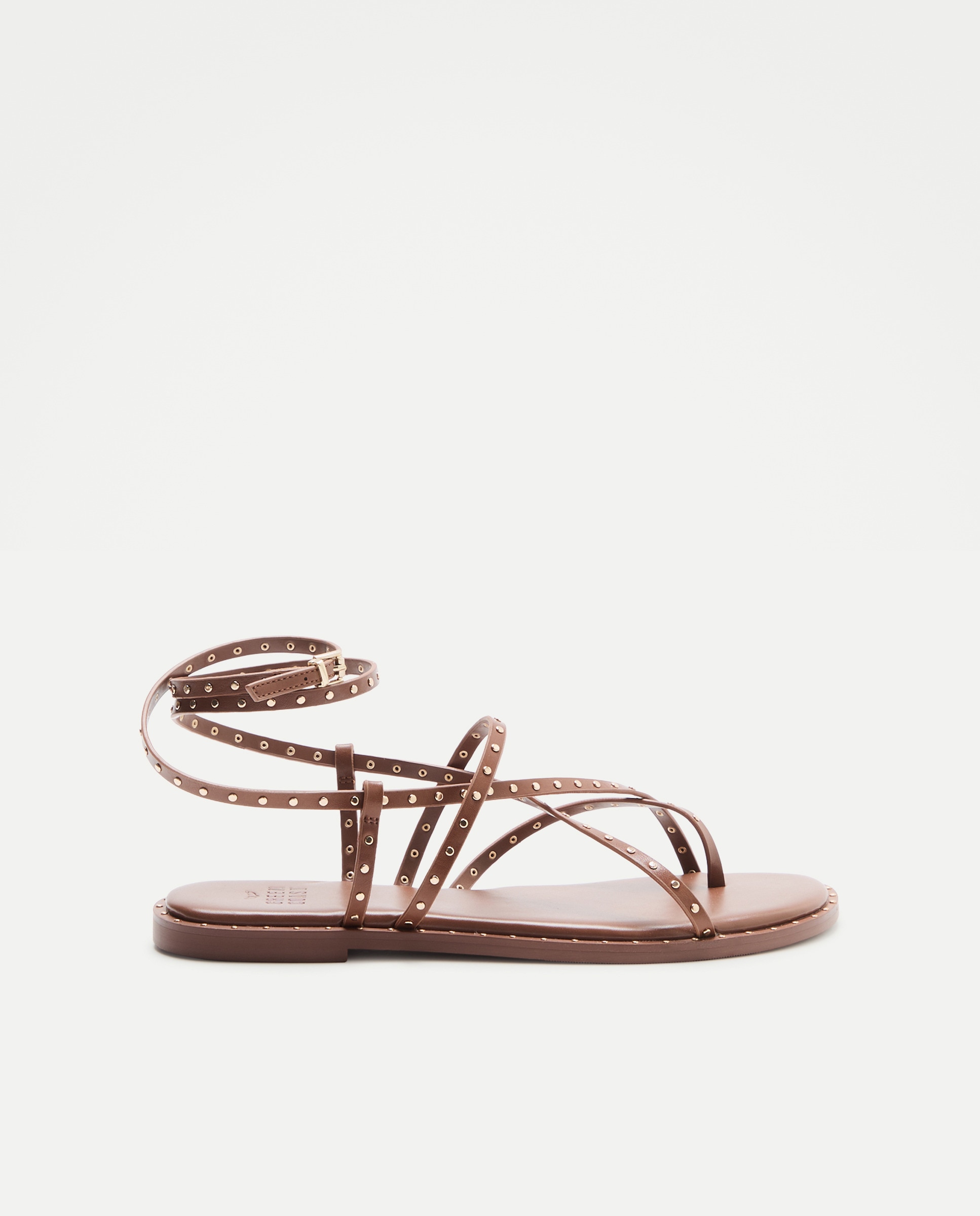 Imagem 0 de Sandálias com Multitiras e Tachas