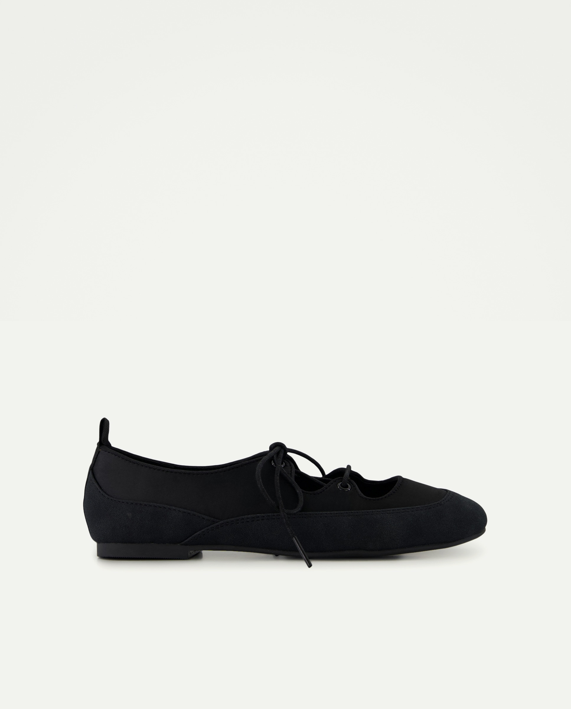 Imagen 0 de Zapato de mujer atado
