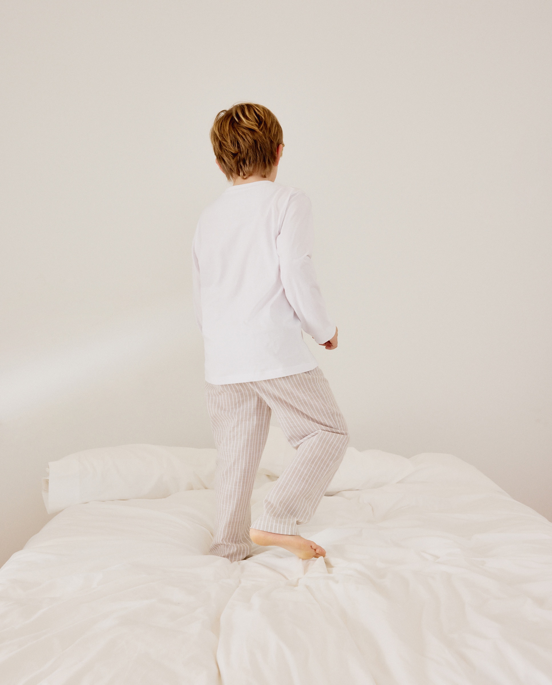 Pijama Misto com T-shirt de Gola Tipo Padeiro e Calças com Fantasia Castanho-3