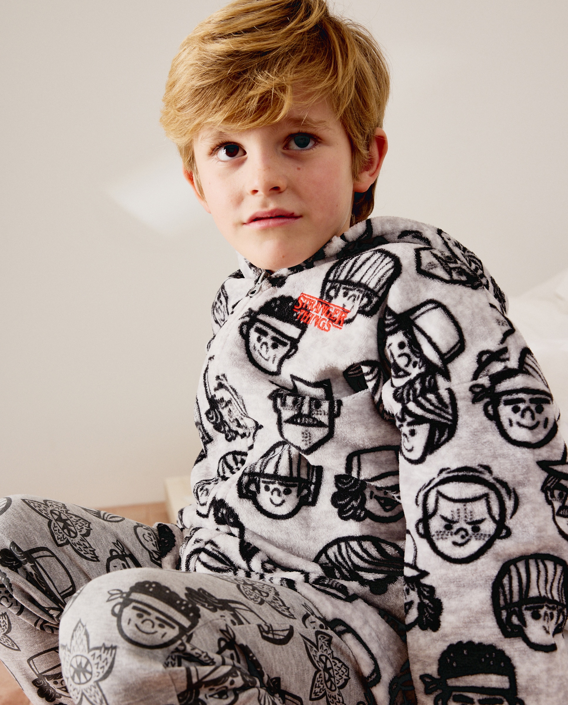 Robe Stranger Things Cinzento-2