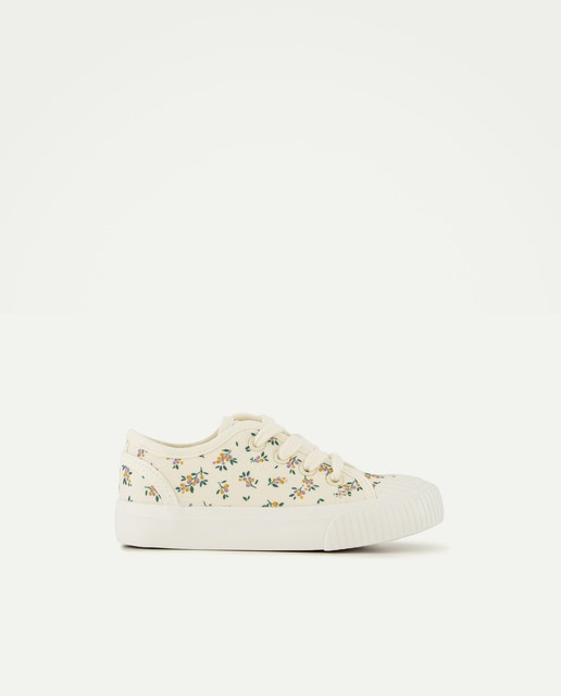 Imagen 0 de Lona bebés con cordones y puntera estriada