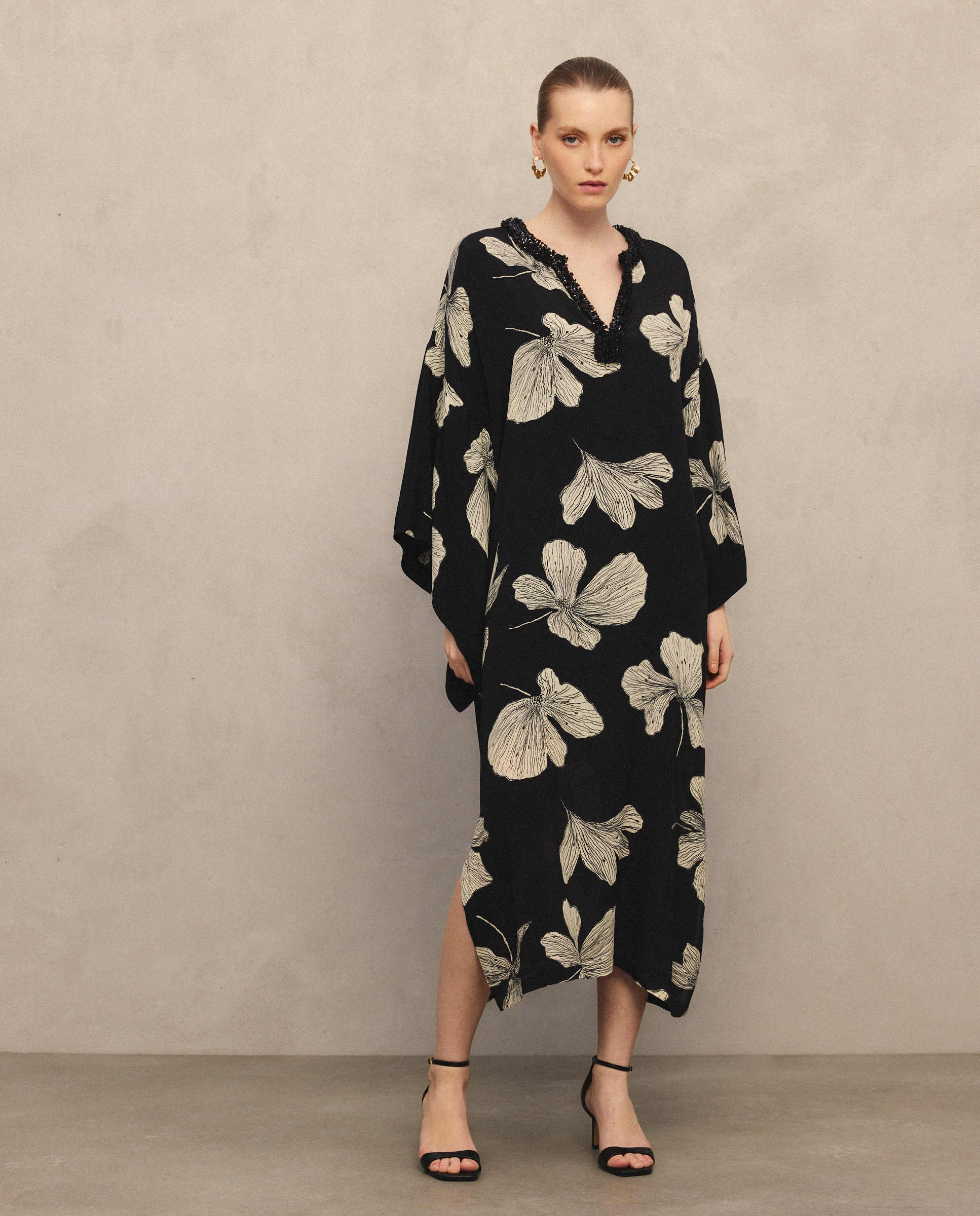 Imagem 0 de Vestido 100% Seda com Pedraria