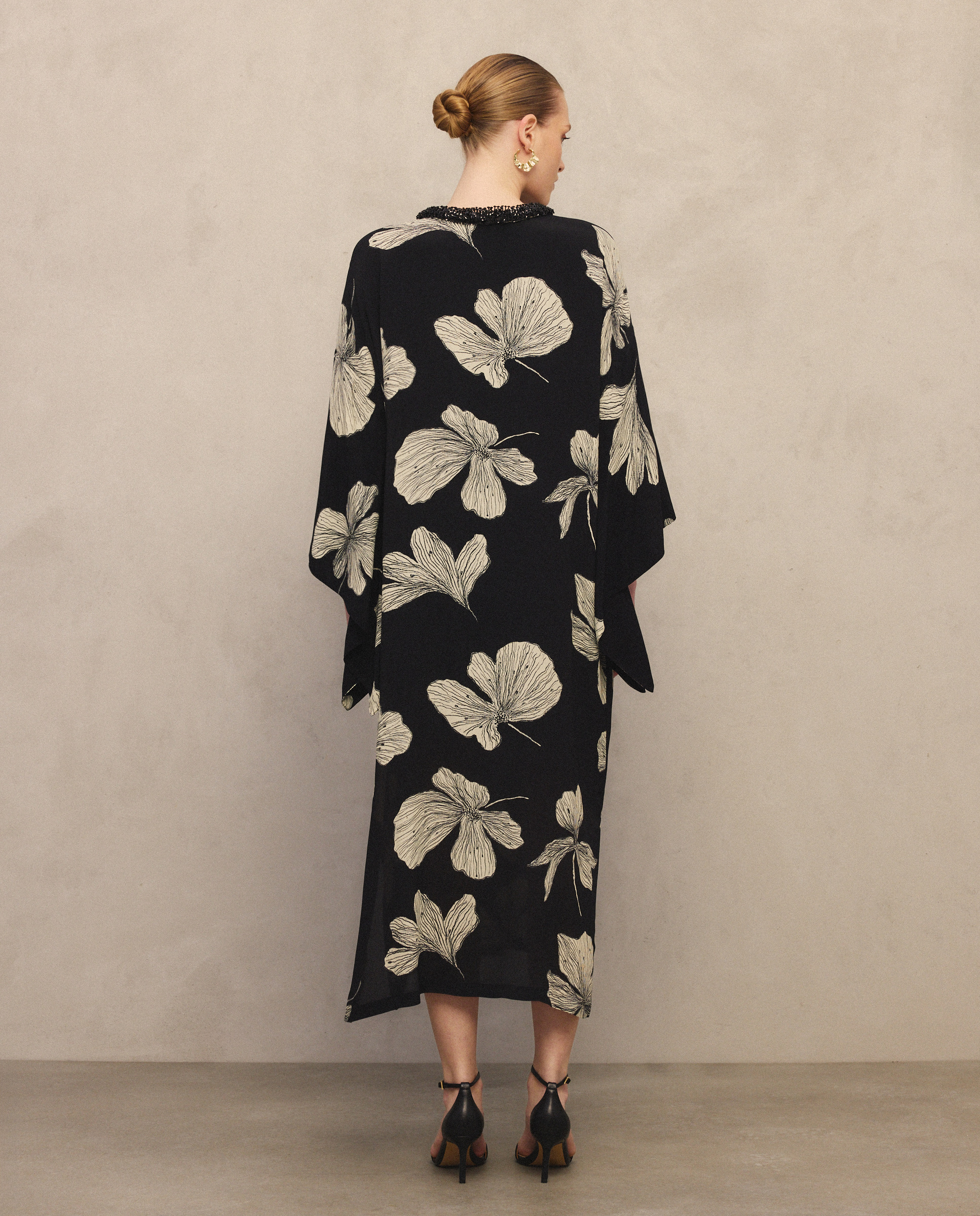 Vestido 100% Seda com Pedraria Preto-3