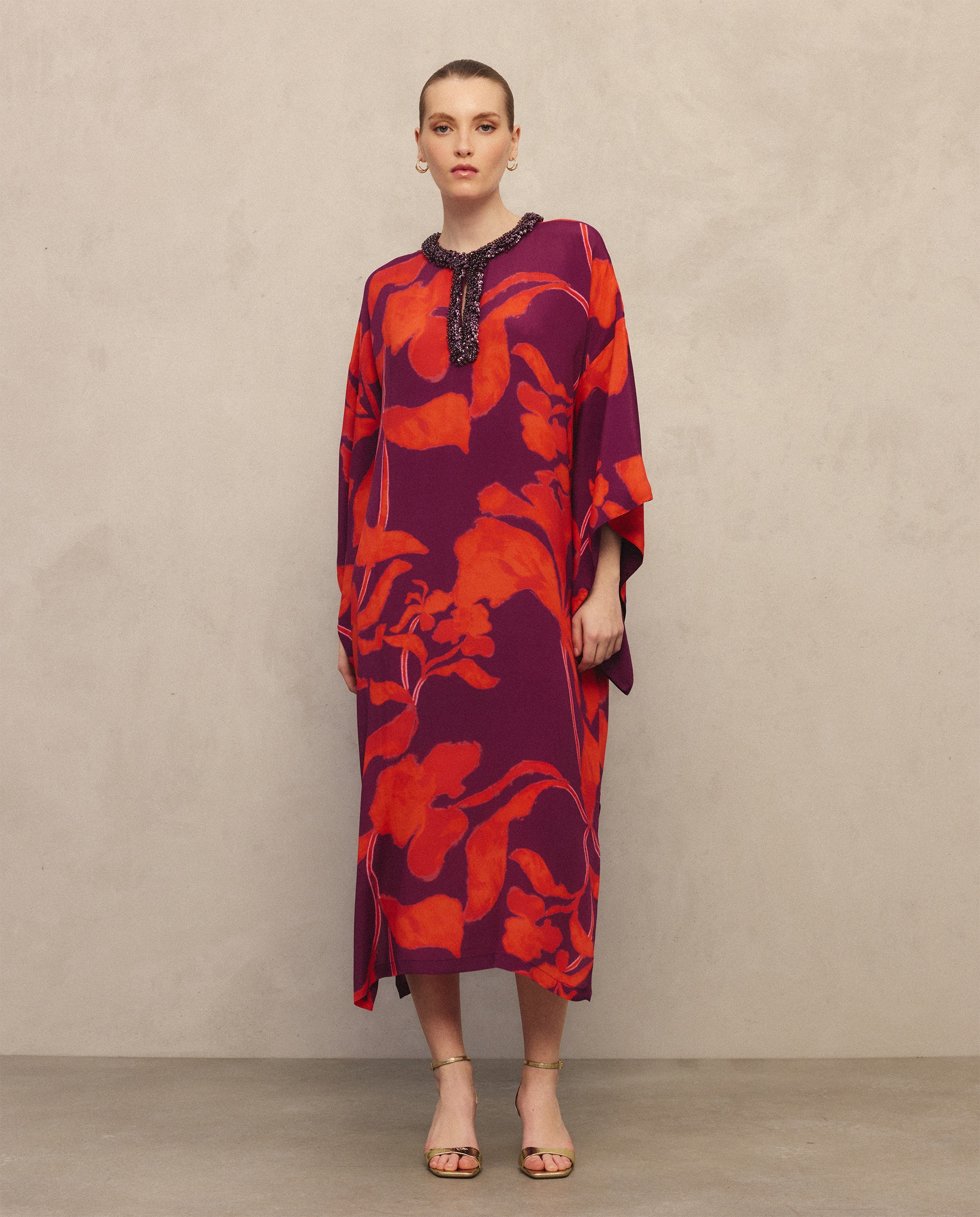 Imagem 0 de Vestido 100% Seda com Pedraria