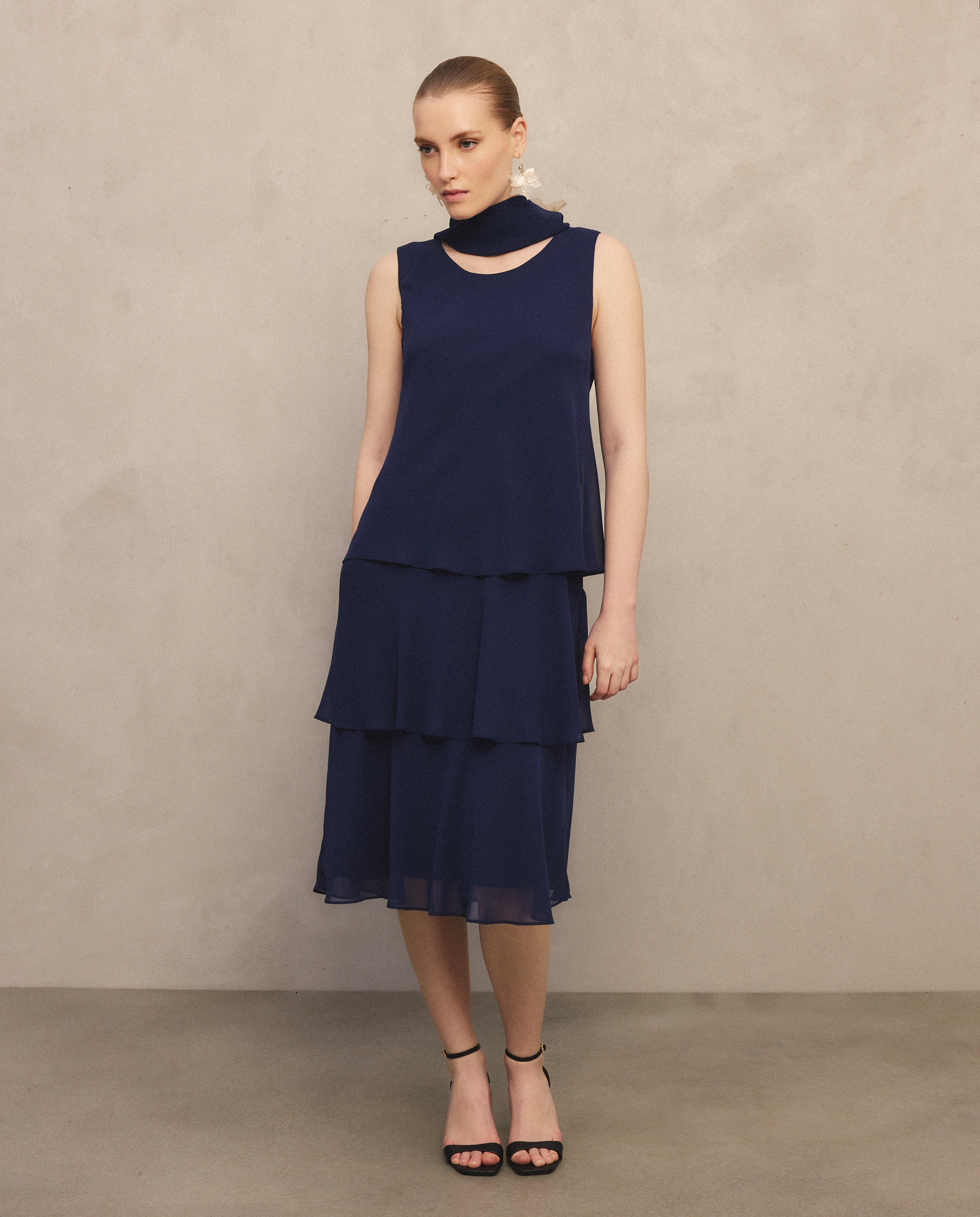 Vestido Curto Multicamadas sem Mangas e com Capelina Estampada Azul-marinho-2