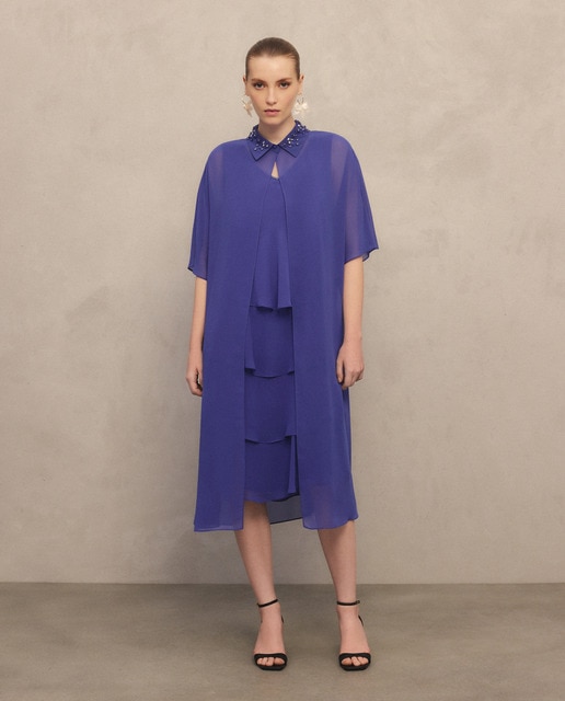 Imagem 0 de Vestido Curto Multicamadas sem Mangas e Sobretudo Tipo Camiseiro