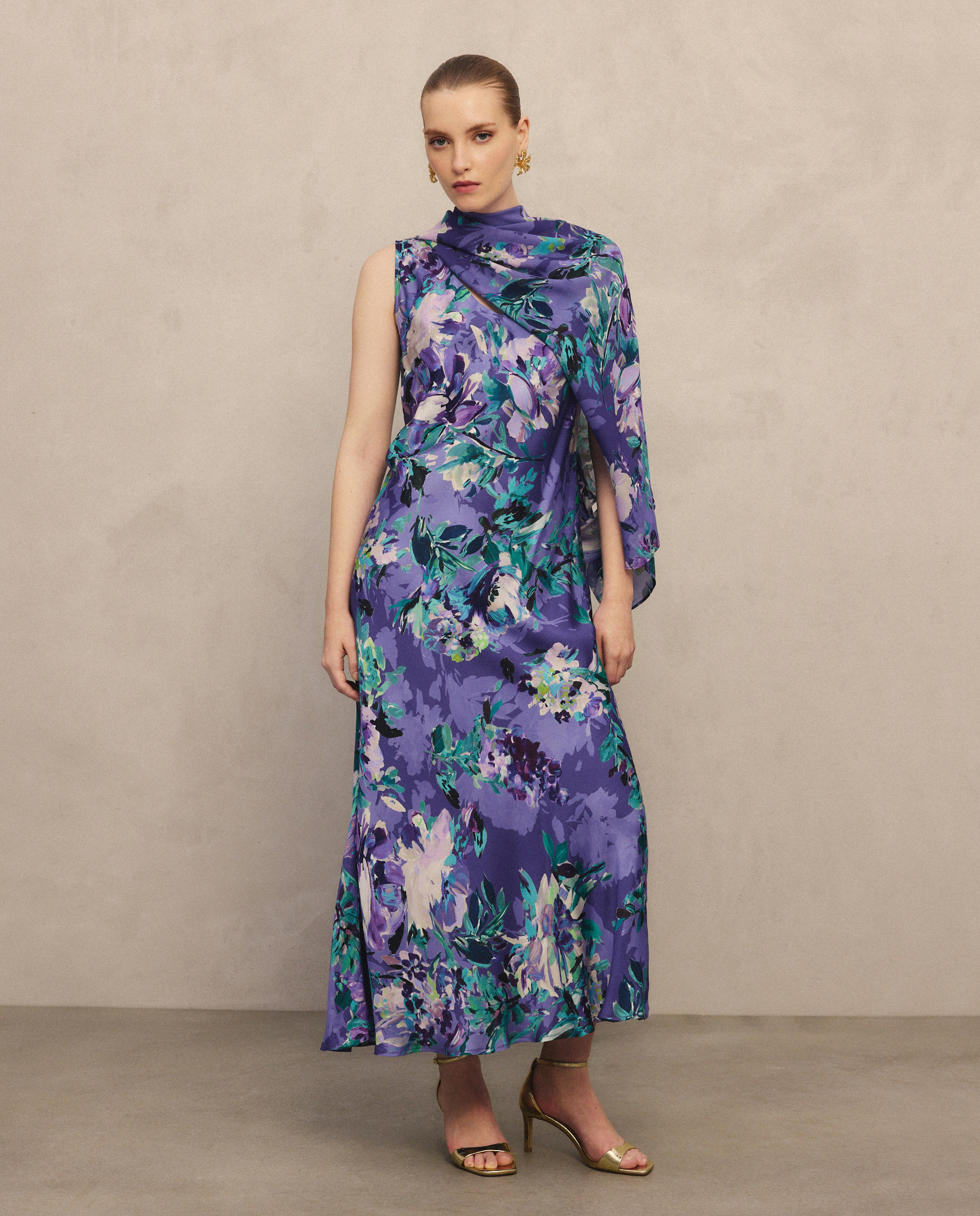 Imagem 0 de Vestido de Padrão Florido com Capelina