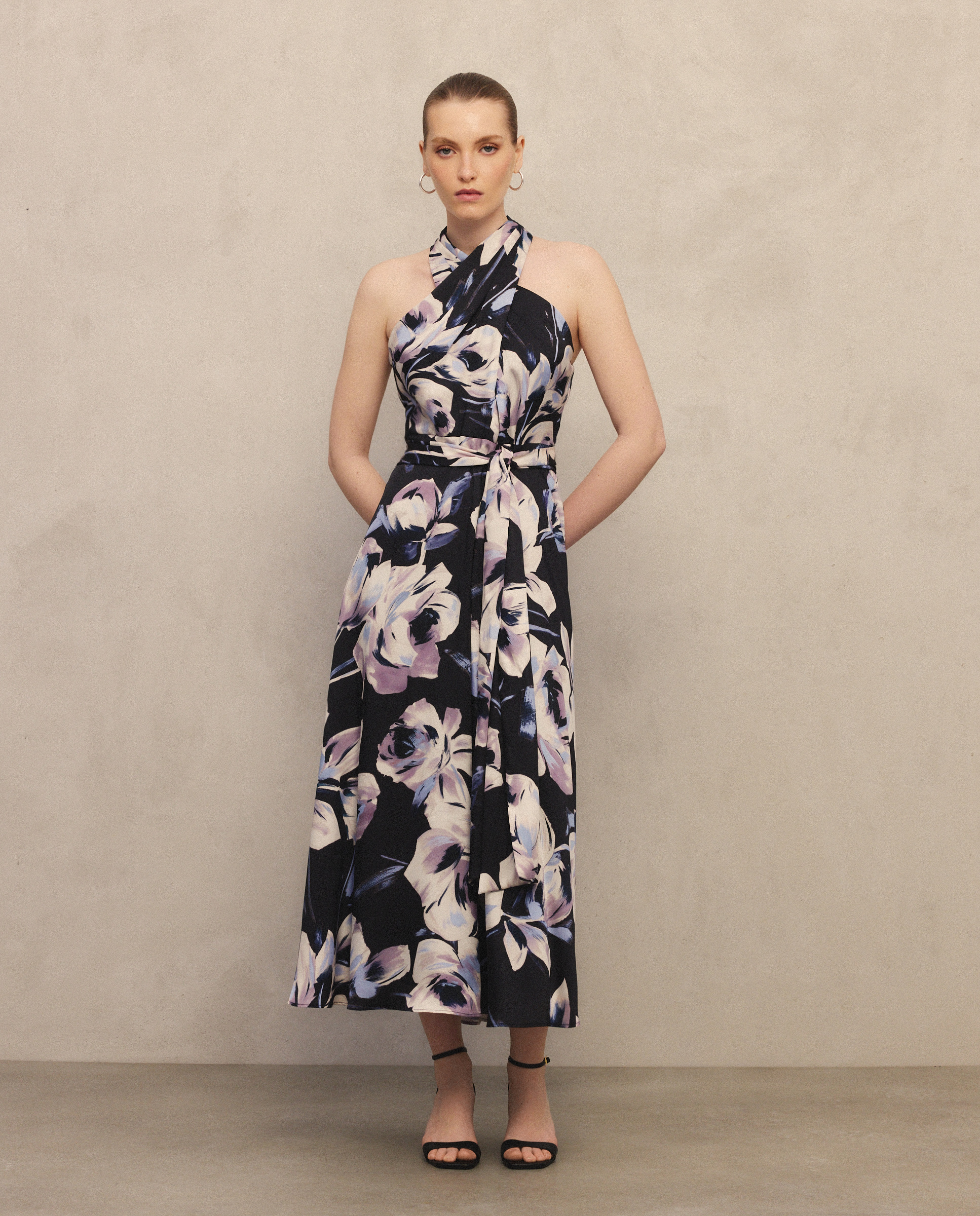 Imagen 0 de Vestido midi halter cruzado