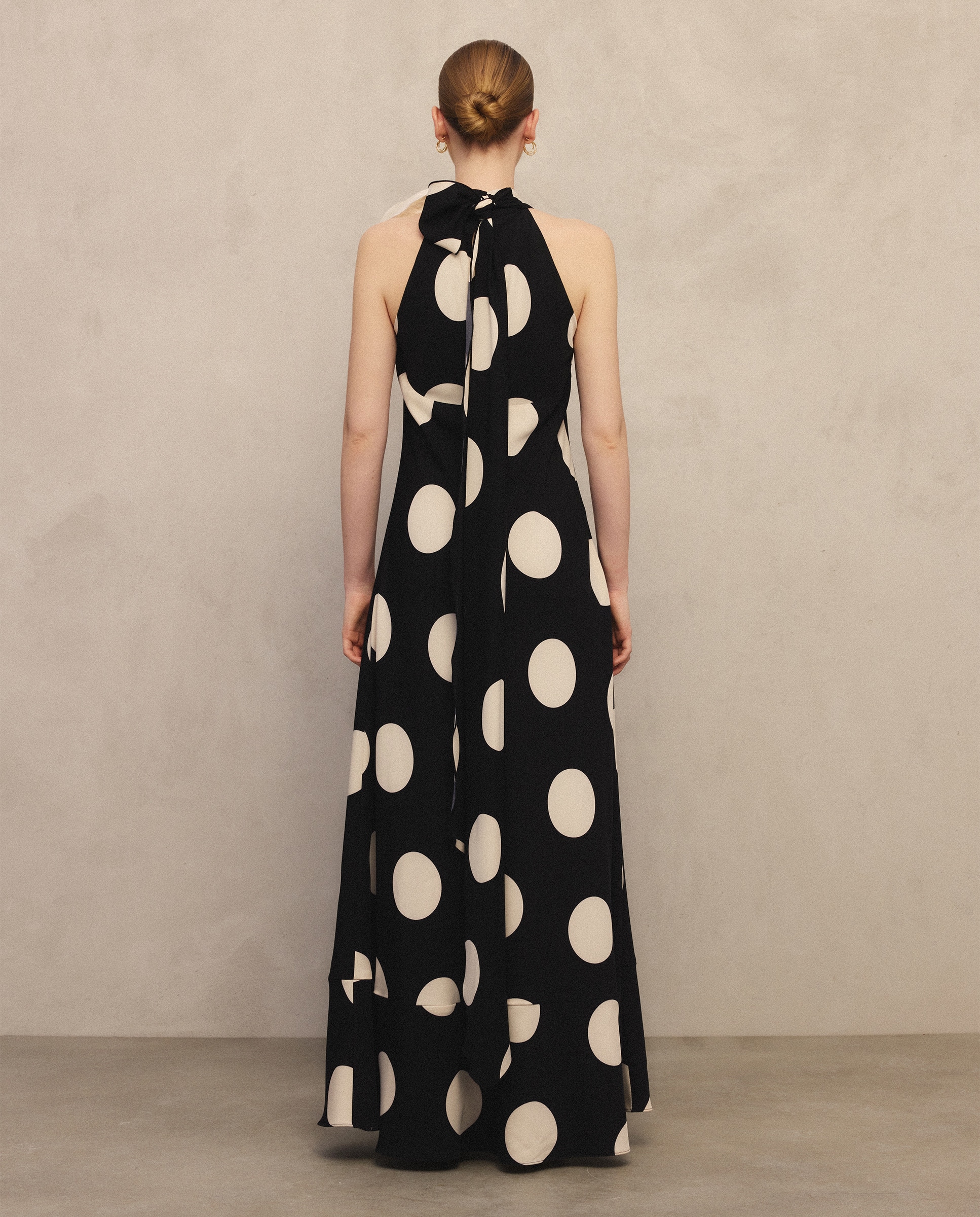 Vestido Halter com Flor Grande Preto-3