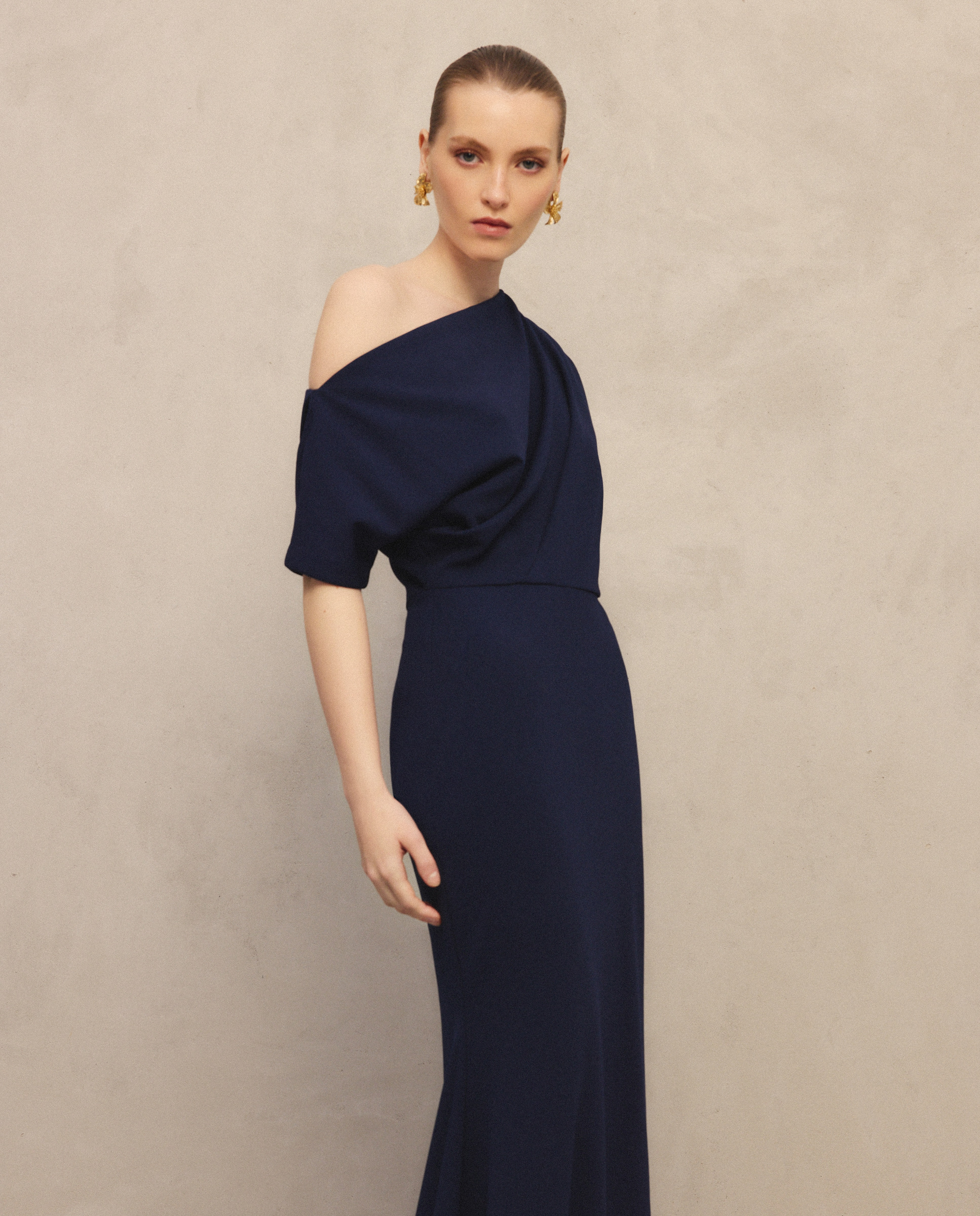 Vestido Comprido com Top Assimétrico em Cetim Azul-marinho-3