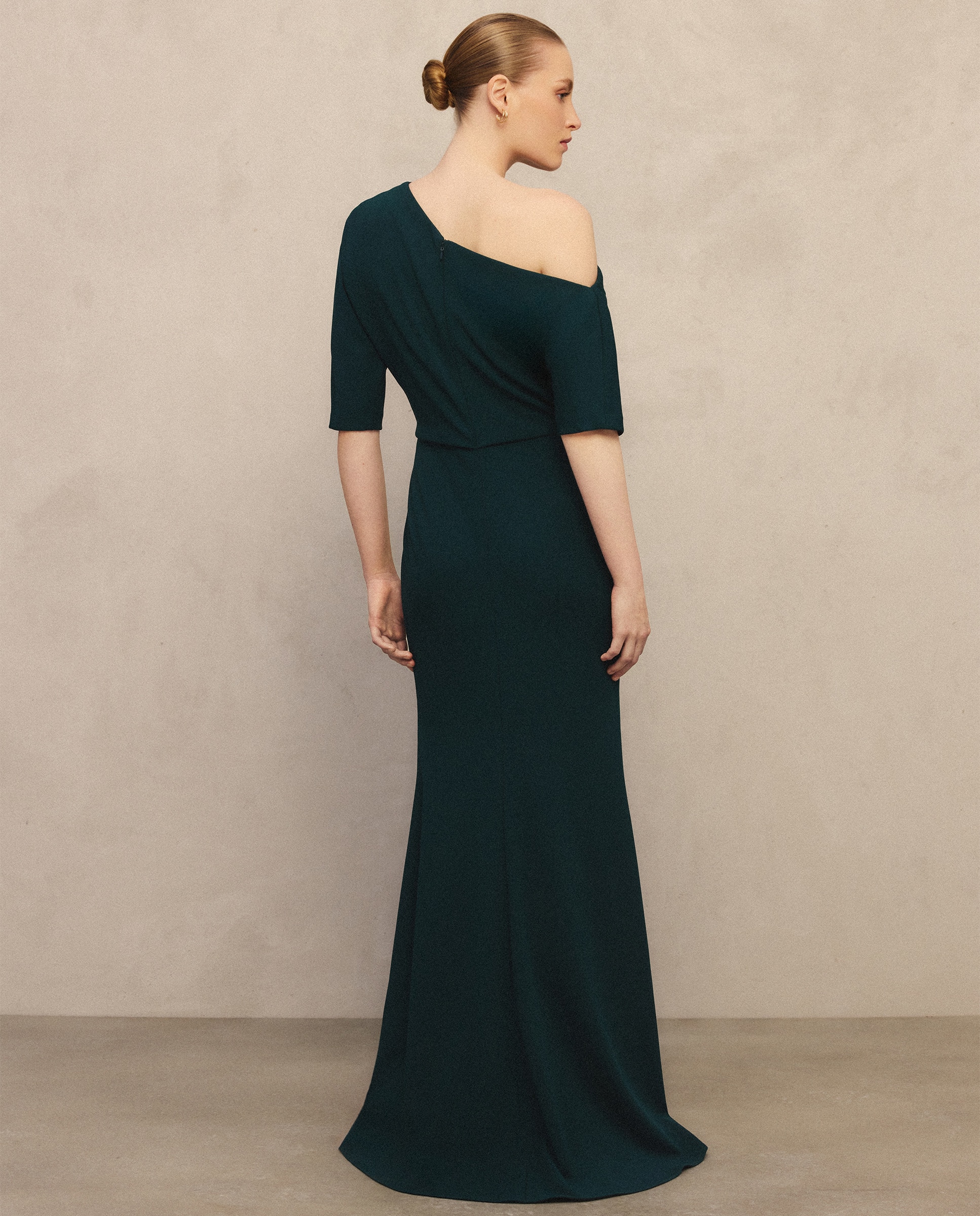 Vestido Comprido com Top Assimétrico em Cetim Verde-3