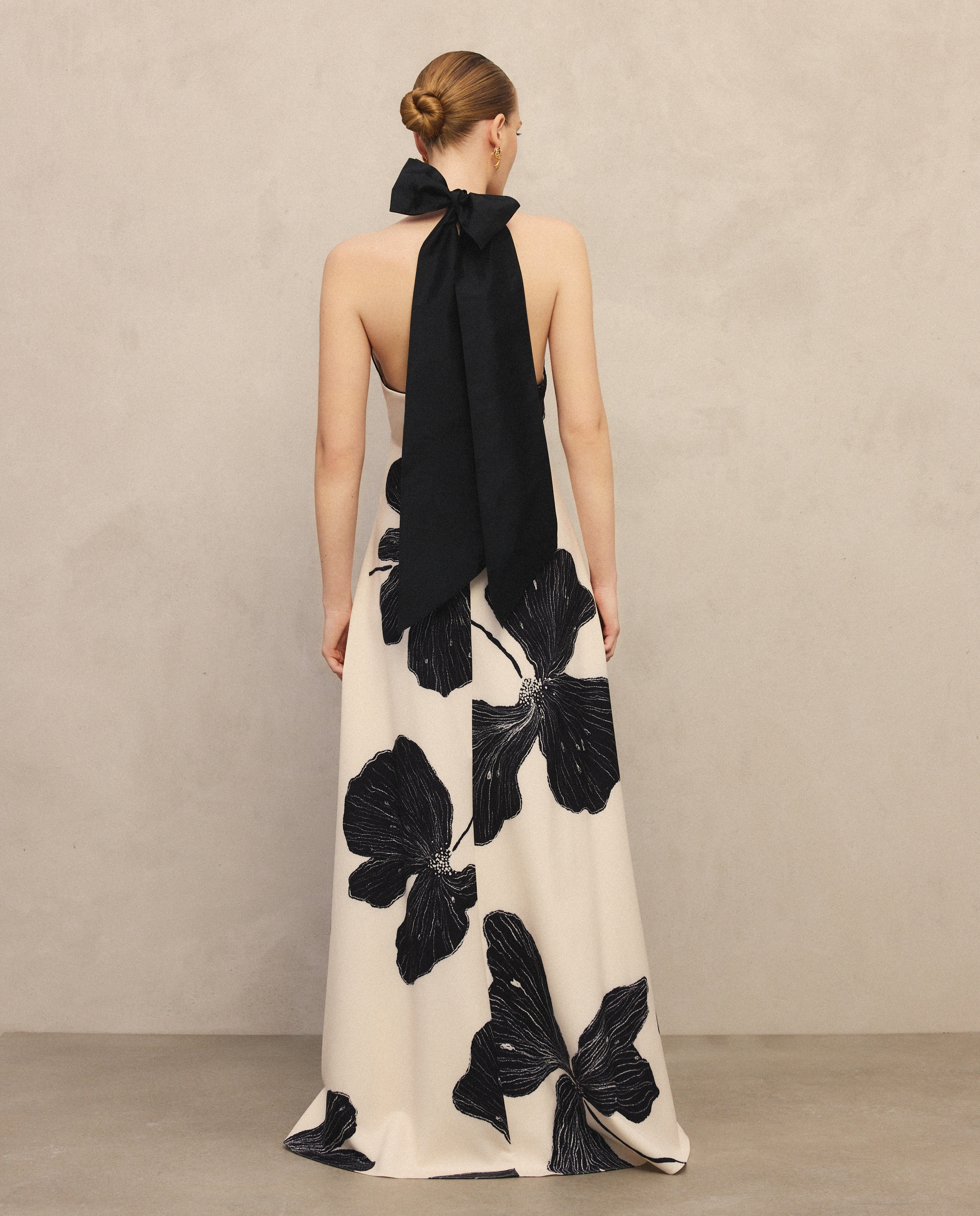 Vestido Comprido Halter com Estampado e Laço nas Costas Branco-3