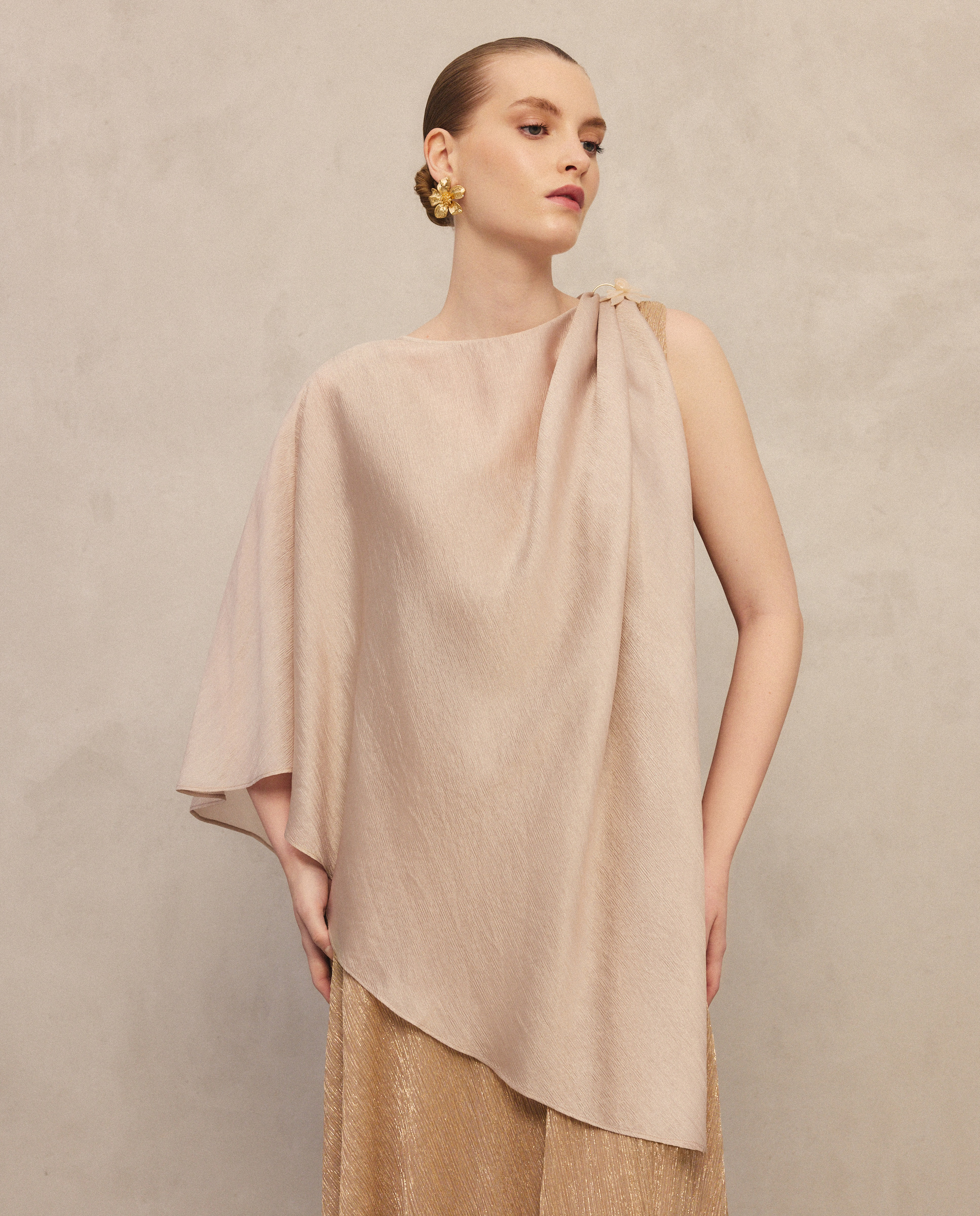 Imagem 0 de Capa Assimétrica de Chiffon