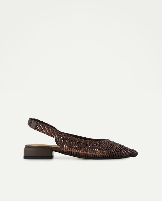 Imagem 0 de Sapatos Rasos Tipo Mules Entrançados