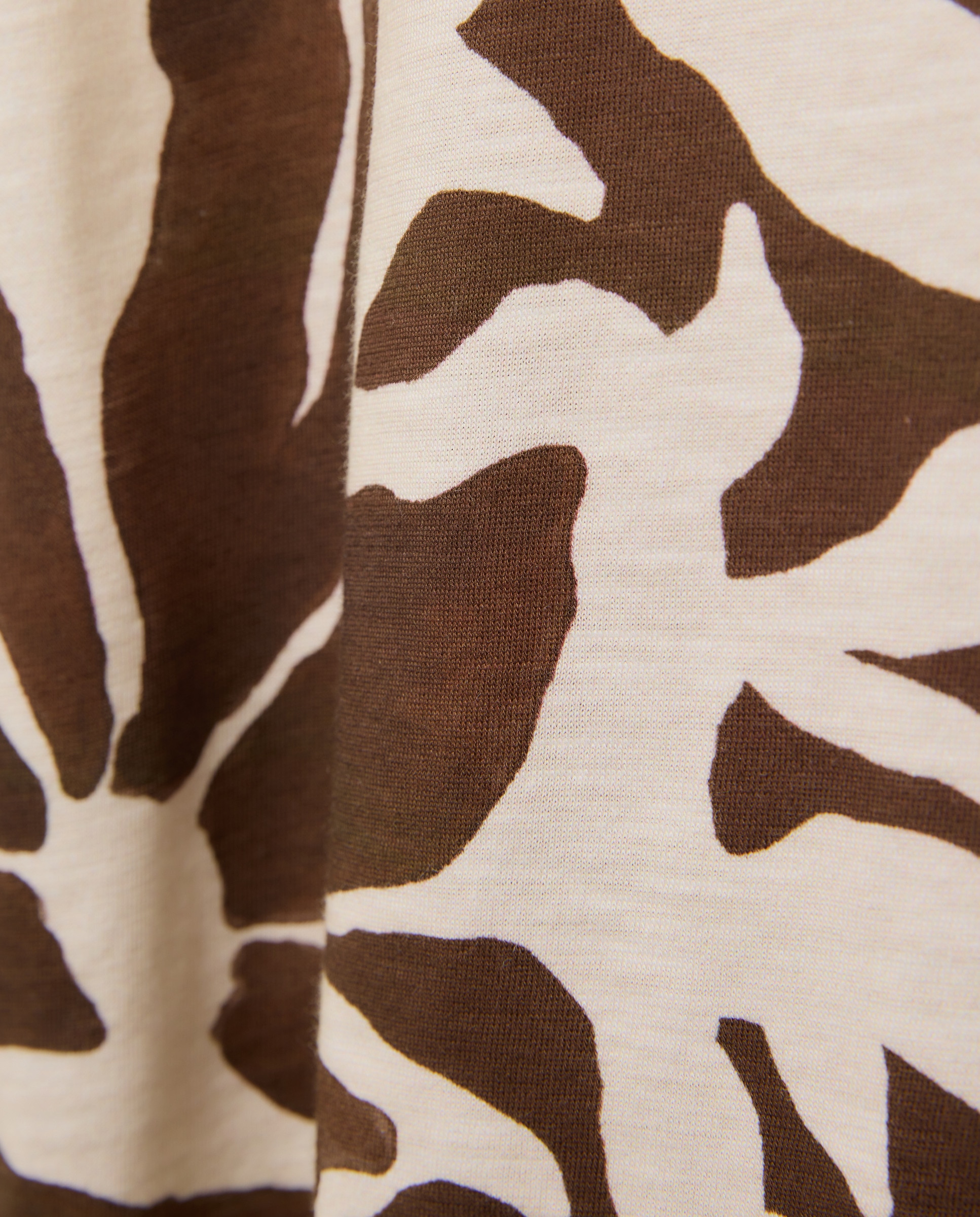 T-shirt de mulher com manga curta e estampado floral Castanho-5
