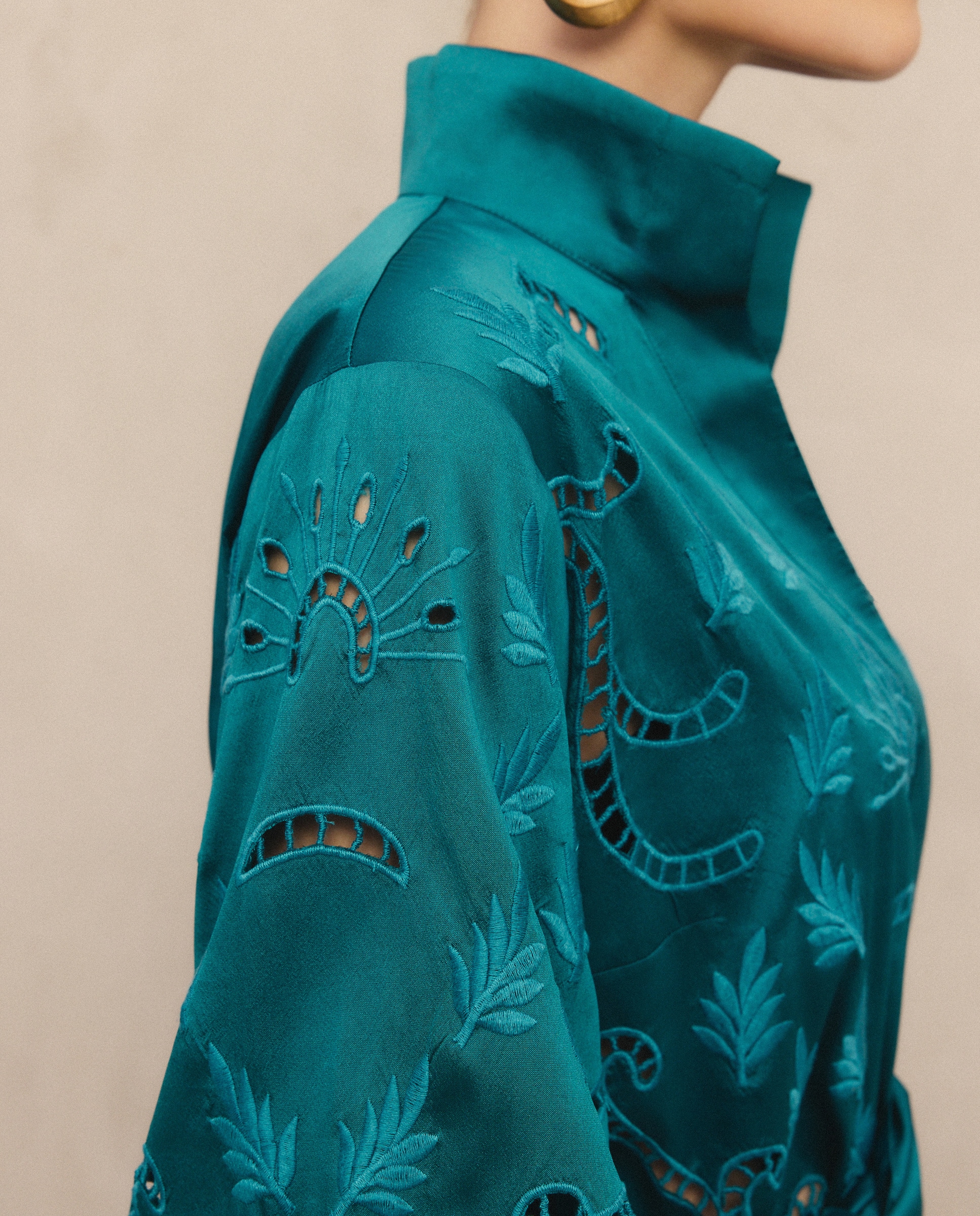 Blusa de Tafetá com Bordado Verde-4