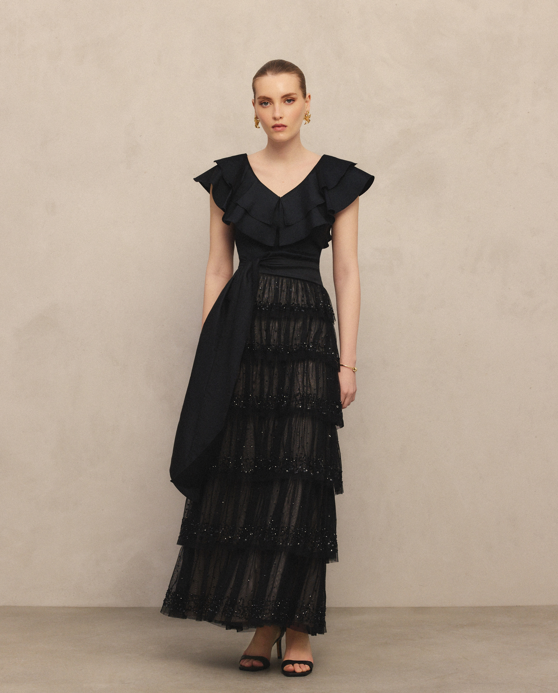 Top sem Mangas e com Folhos Preto-2