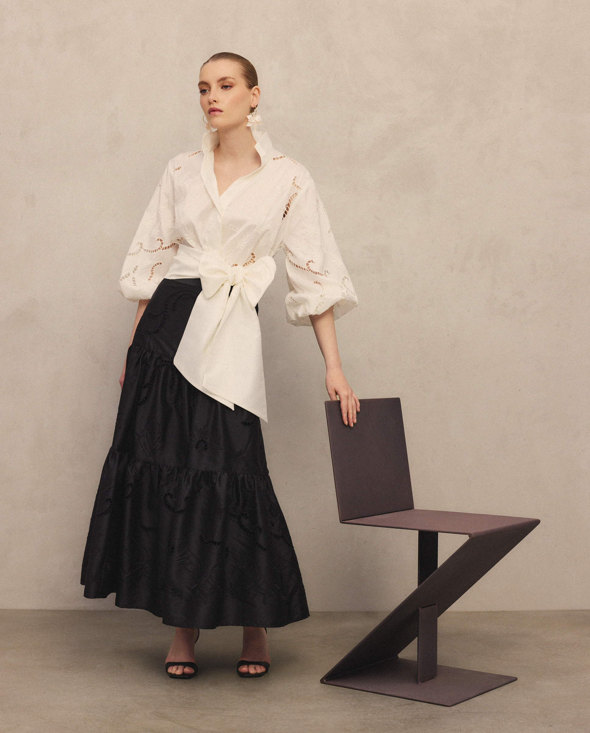 Imagem 0 de Saia Midi Bordada com Tafetá