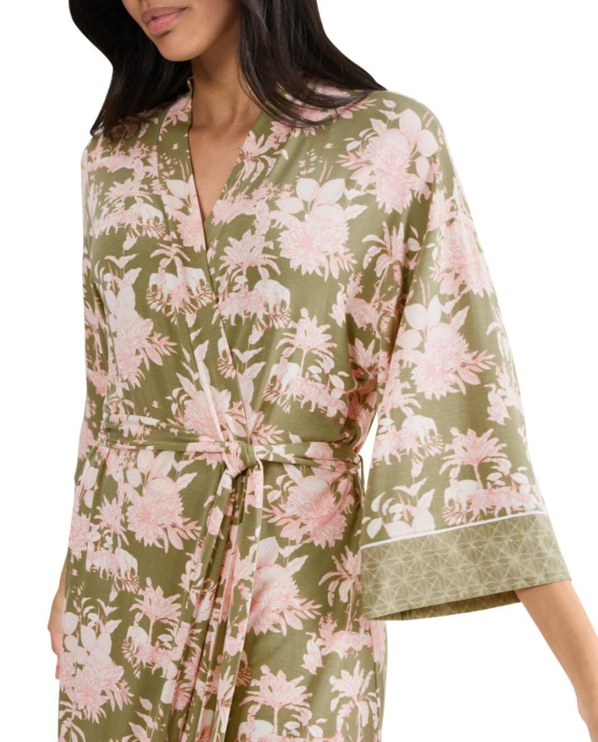 Robe Sensual com Ombros Caídos Confecionado em TENCEL™ Modal. Verde-3