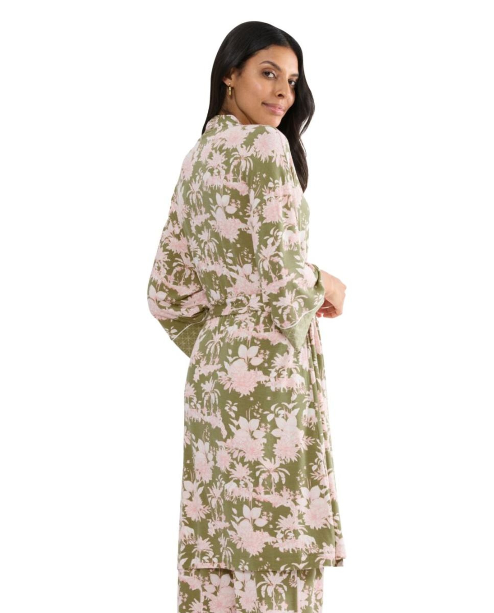 Robe Sensual com Ombros Caídos Confecionado em TENCEL™ Modal. Verde-2