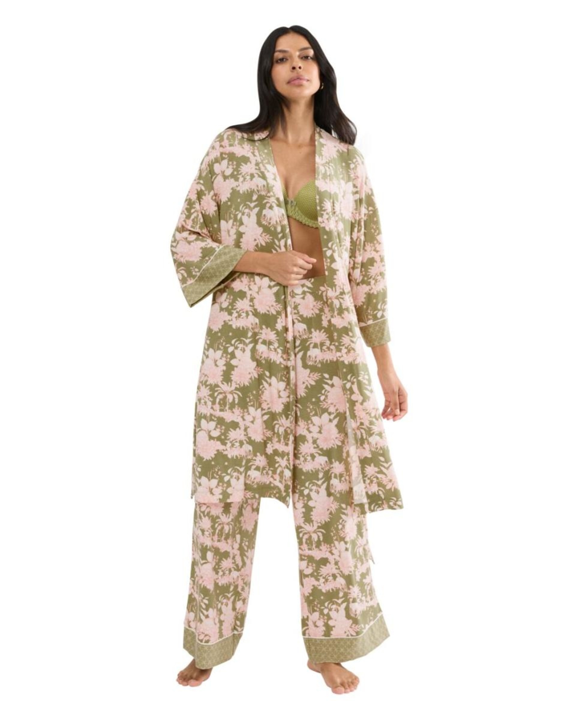Robe Sensual com Ombros Caídos Confecionado em TENCEL™ Modal. Verde-1