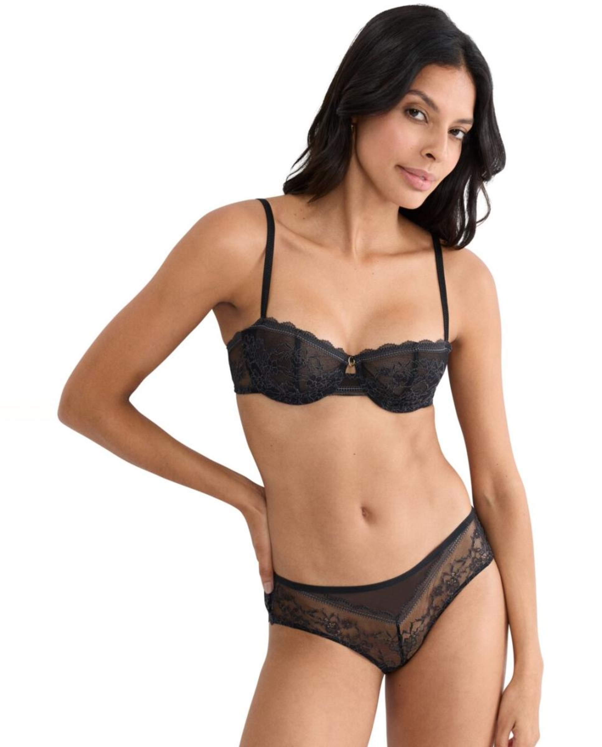 Imagem 0 de Soutien com Aro Flexível Estilo Balconette com Abas Laterais Interiores que Realçam o Busto