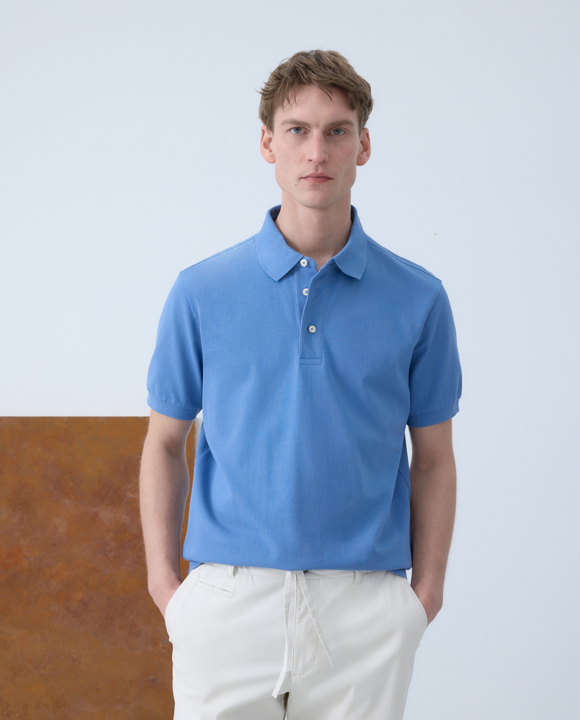 Imagem 0 de Polo Piqué com Manga Curta e Liso na Base do Colarinho