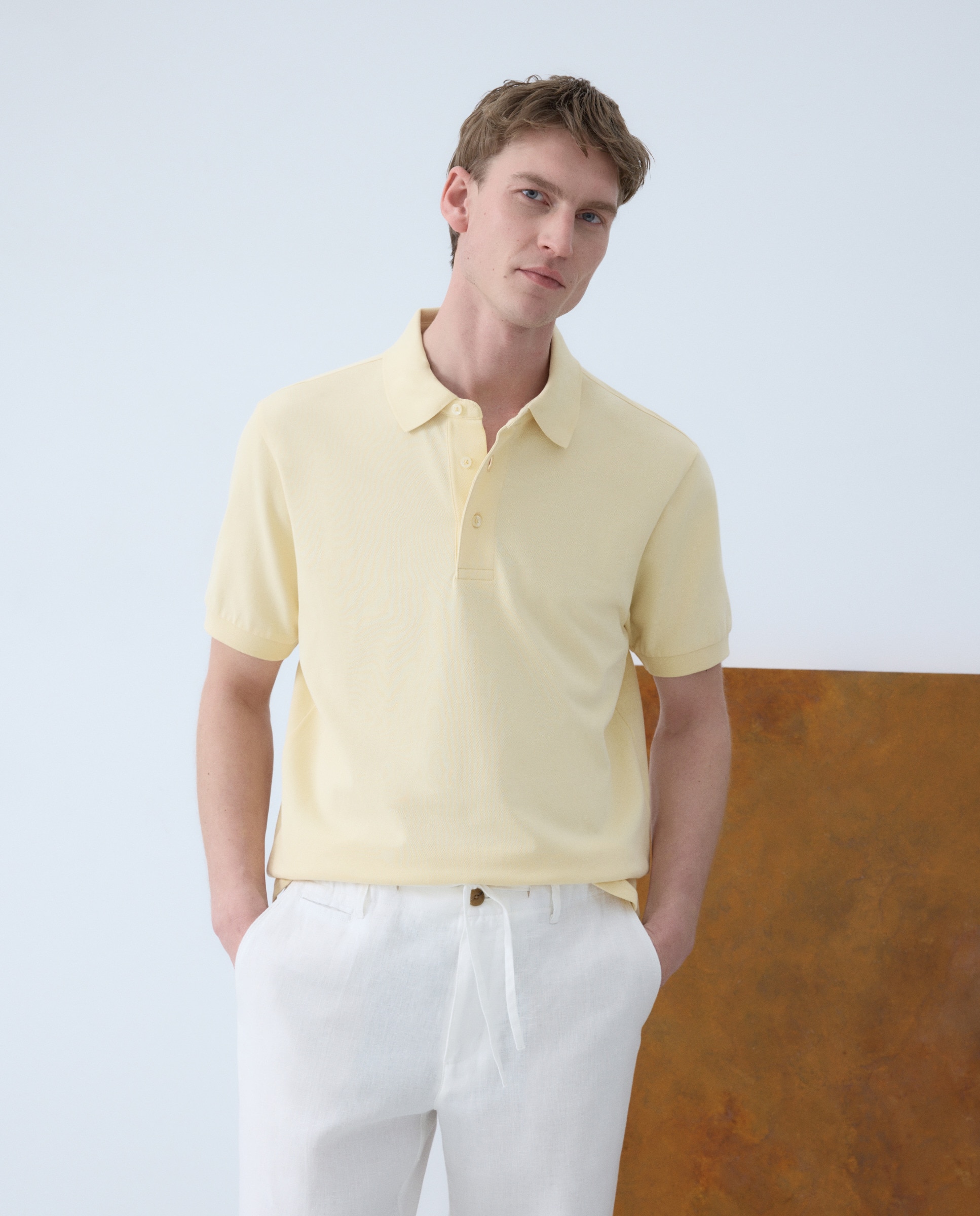 Imagem 0 de Polo Piqué com Manga Curta e Liso na Base do Colarinho