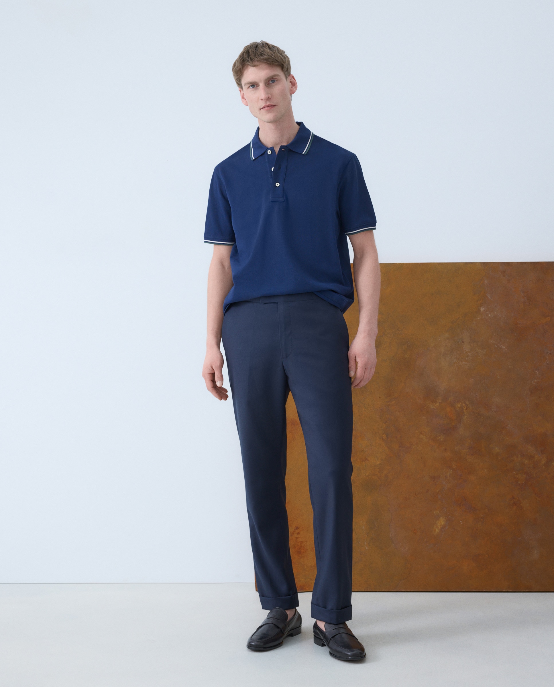 Imagem 0 de Polo Piqué Liso com Manga Curta e Vivos no Colarinho