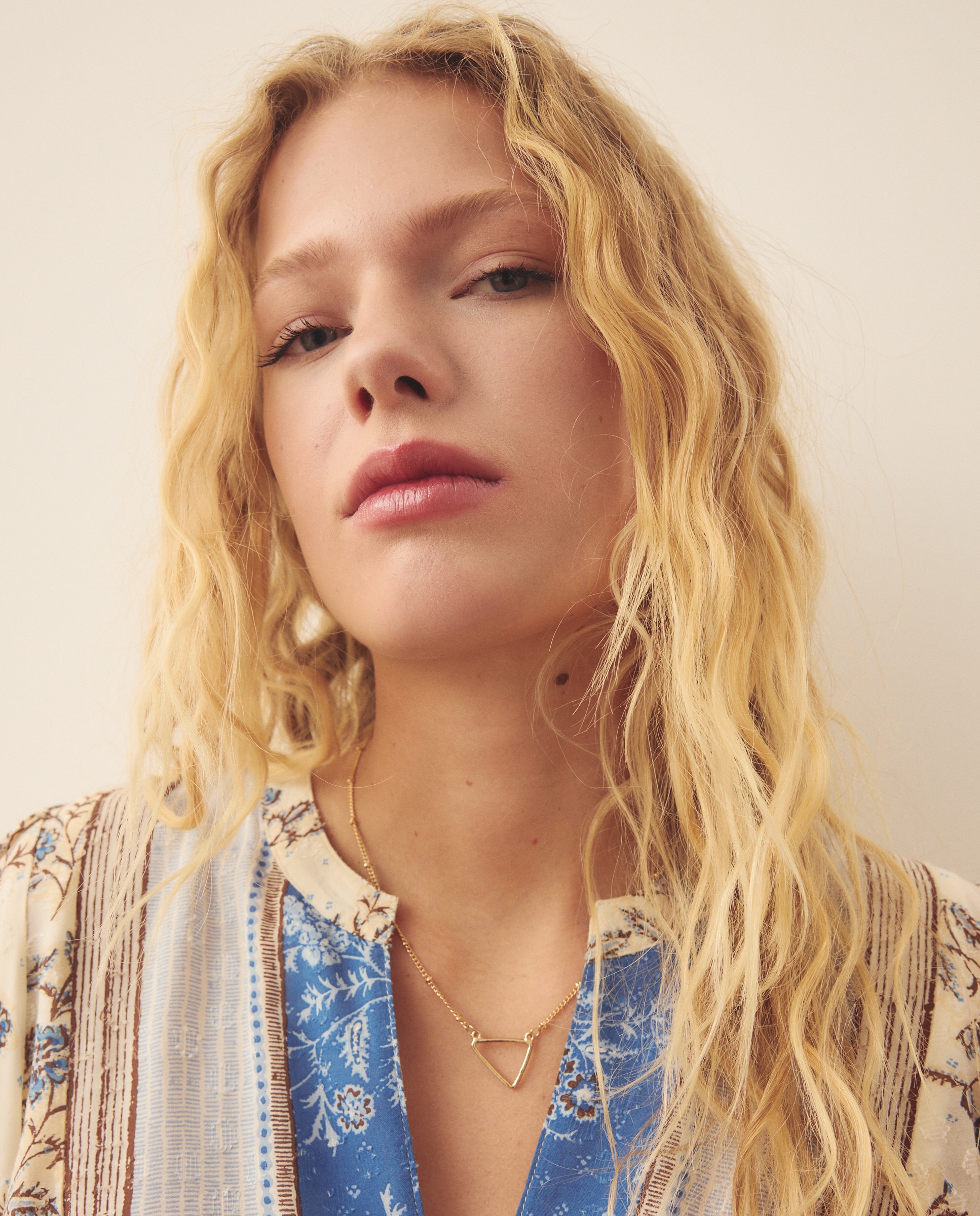 Colar Comprido com Triângulo 390 Ouro-3