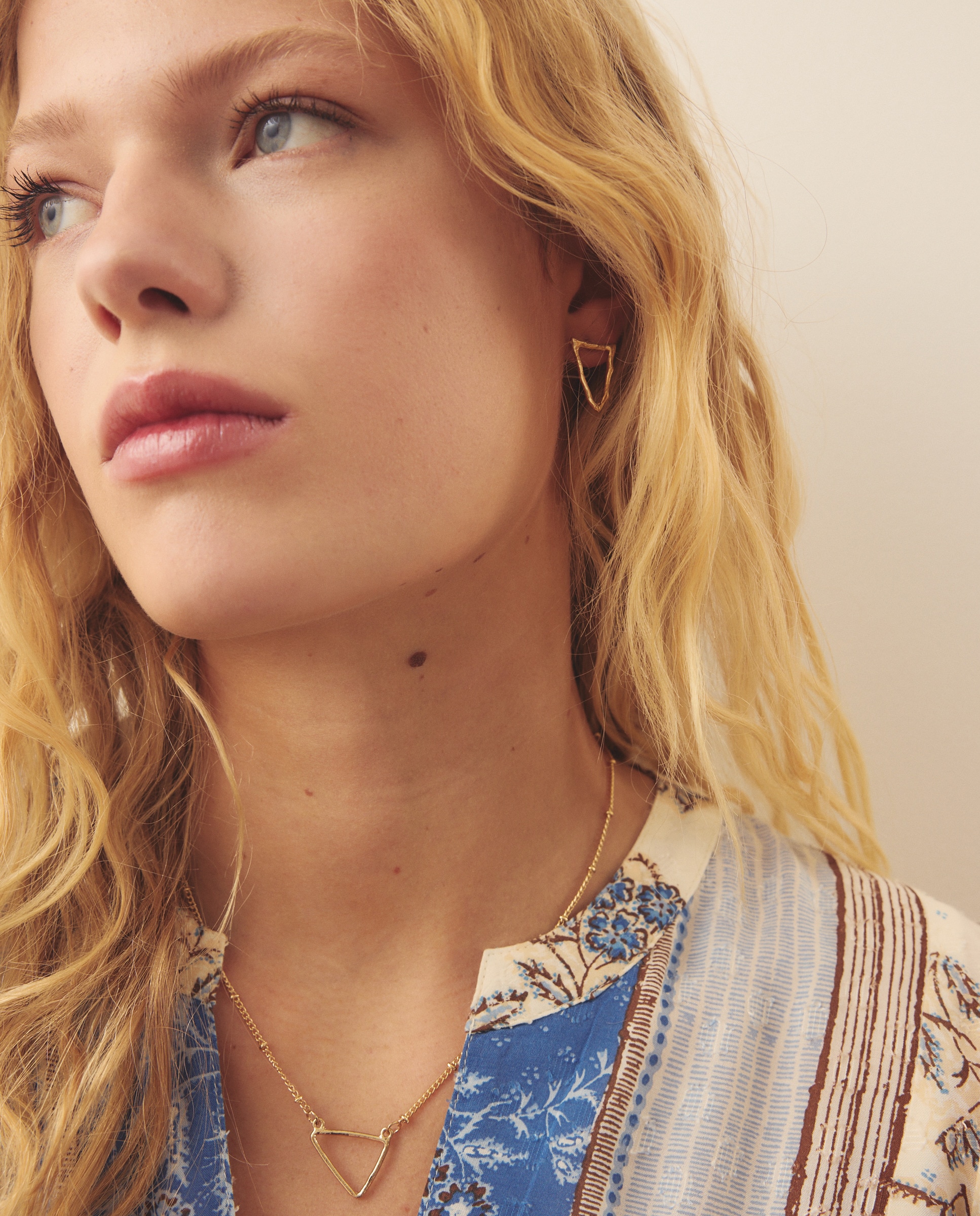 Brincos Triangulares 390 Ouro-3