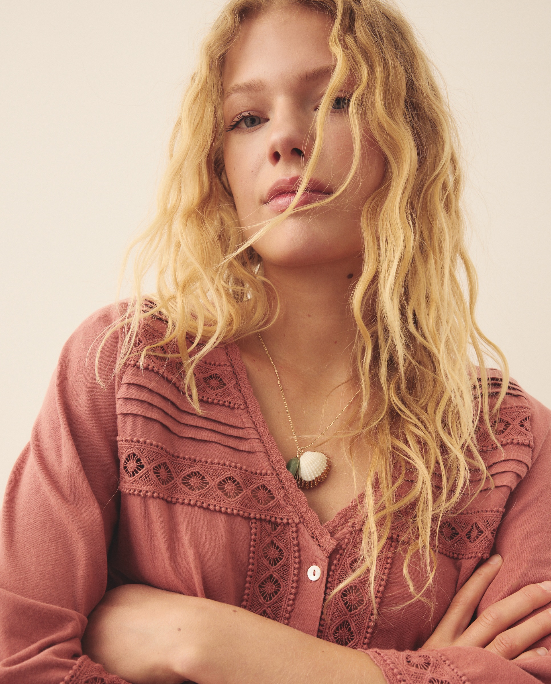 Colar Comprido com Concha 390 Ouro-3