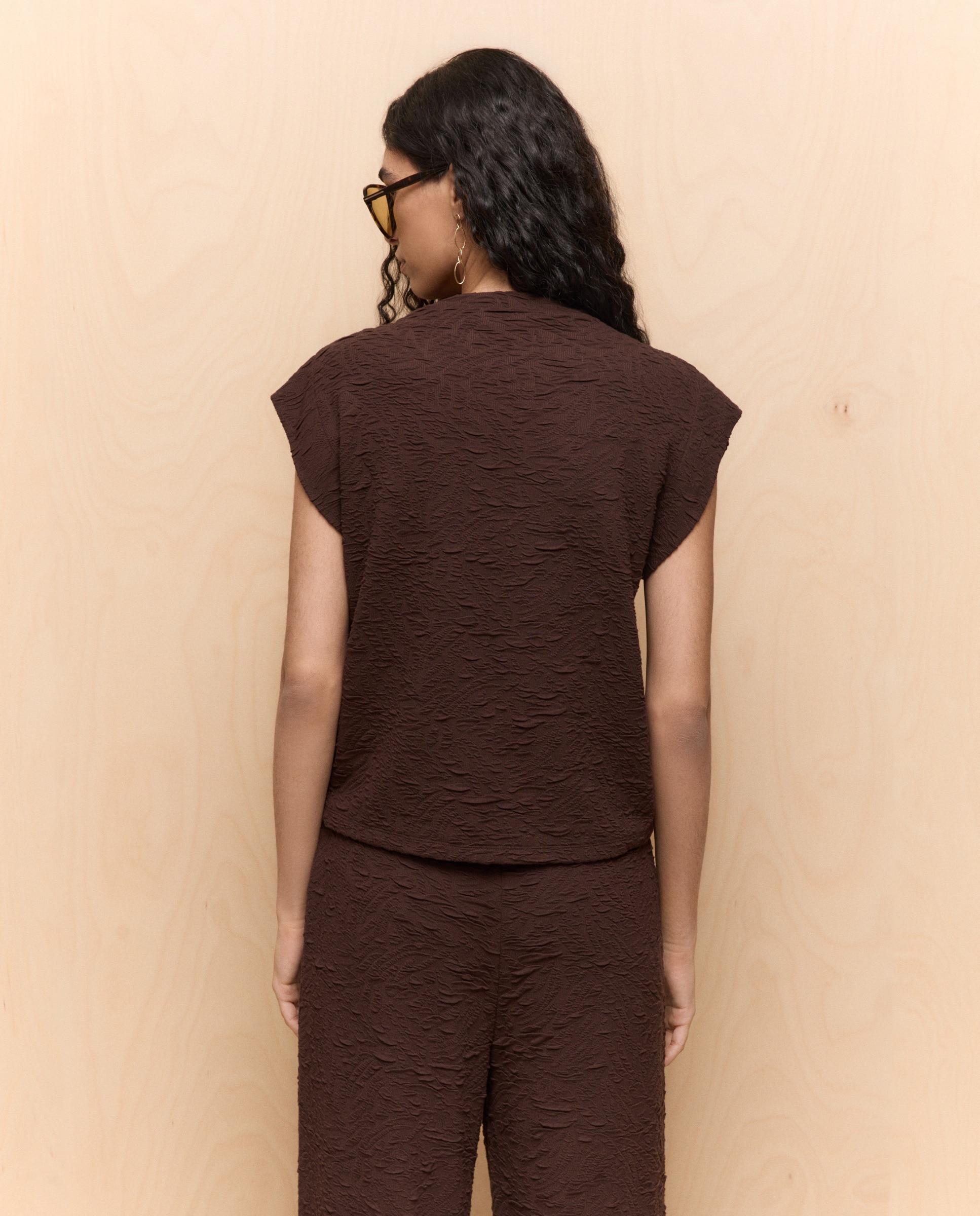 T-shirt sem Mangas em Tecido com Estrutura Castanho-2