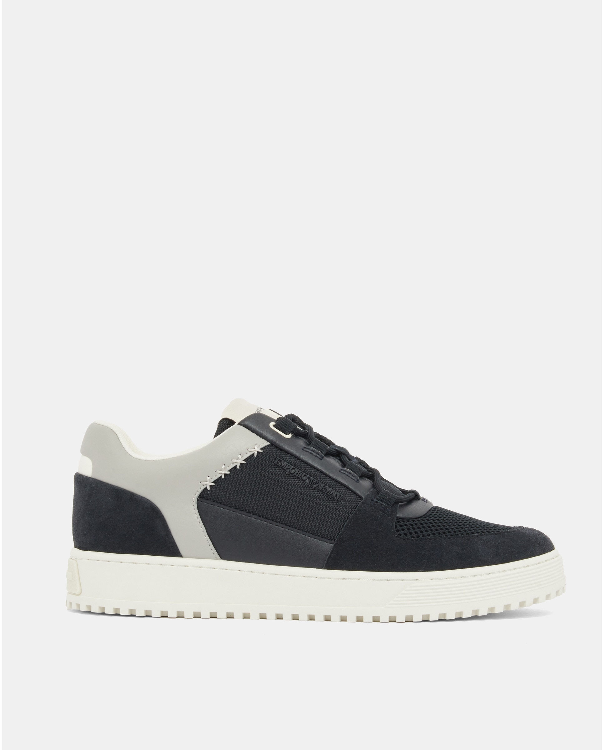 Imagem 0 de Sapatilhas com Detalhes em Contraste