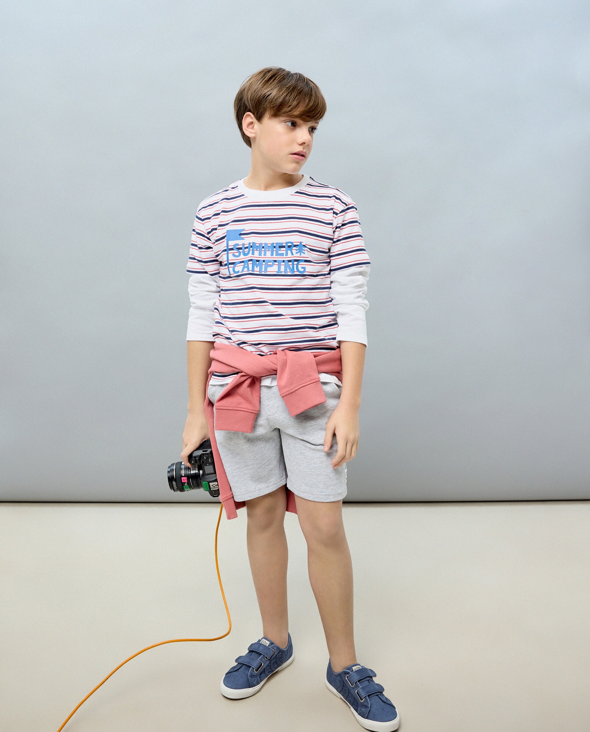 Conjunto de Duas Peças: Calções e T-shirt às Riscas Vermelho-1